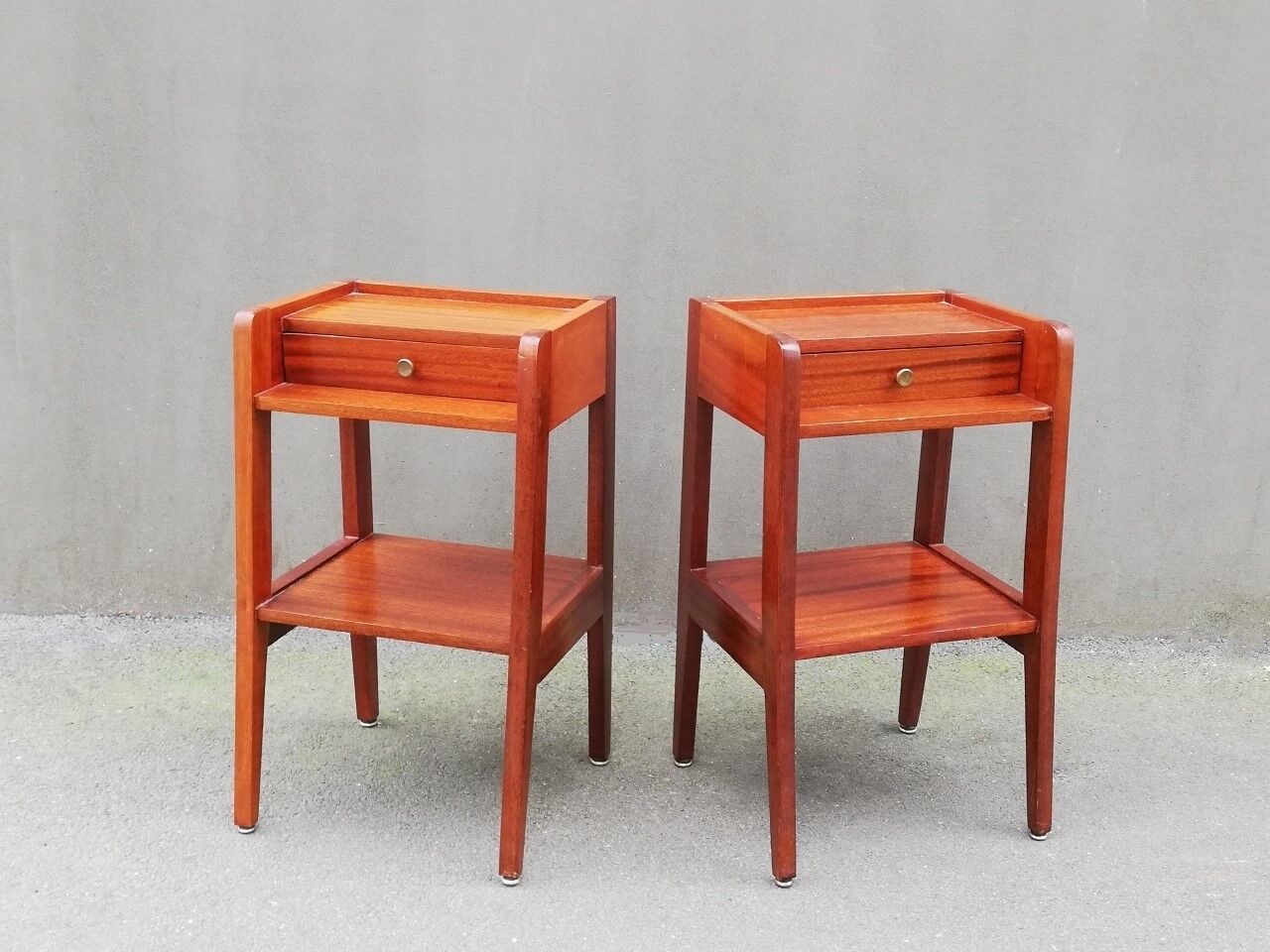 Paire de tables de chevet années 50