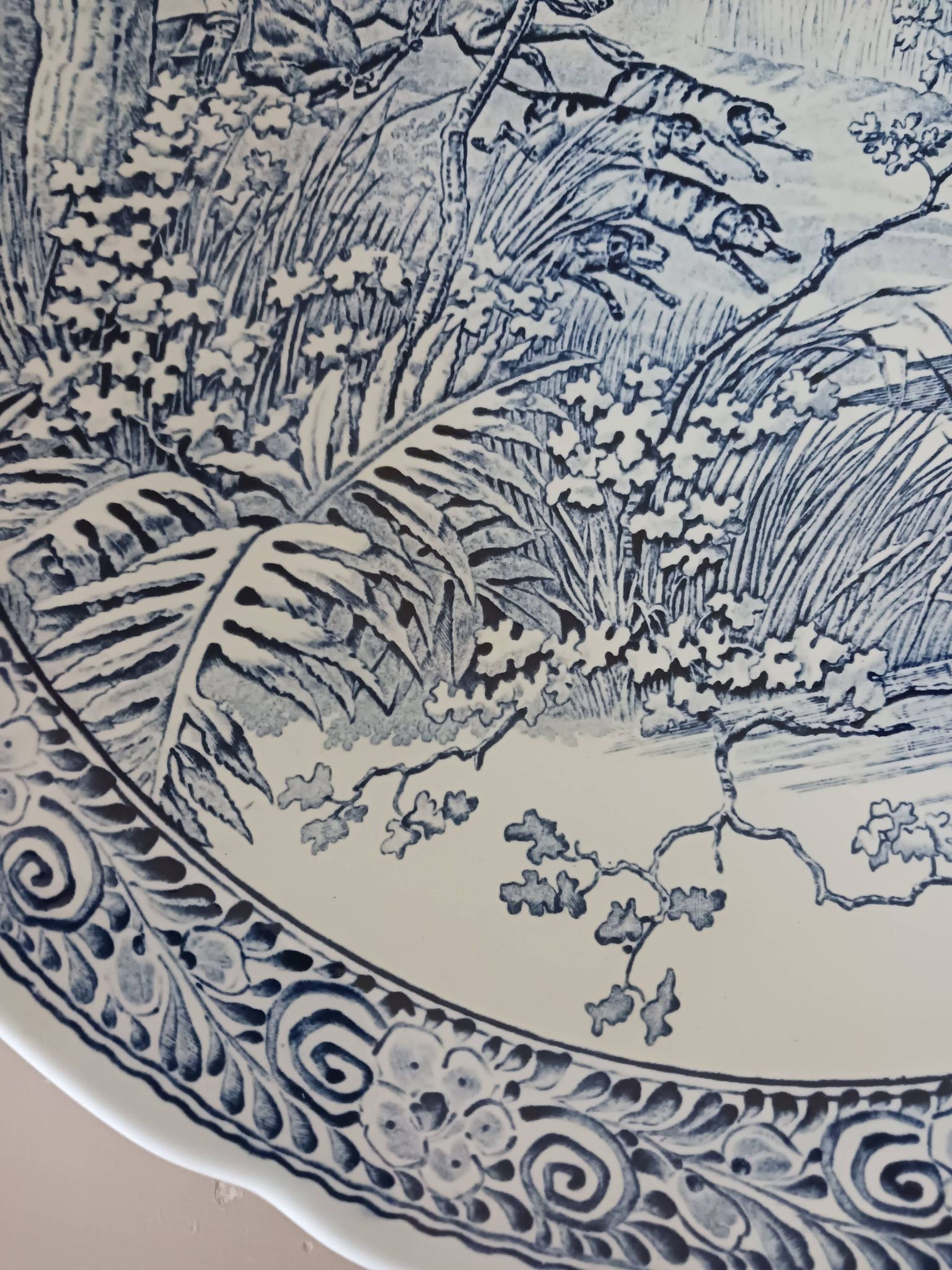 Grand plat bleu de Delft de chez Boch .