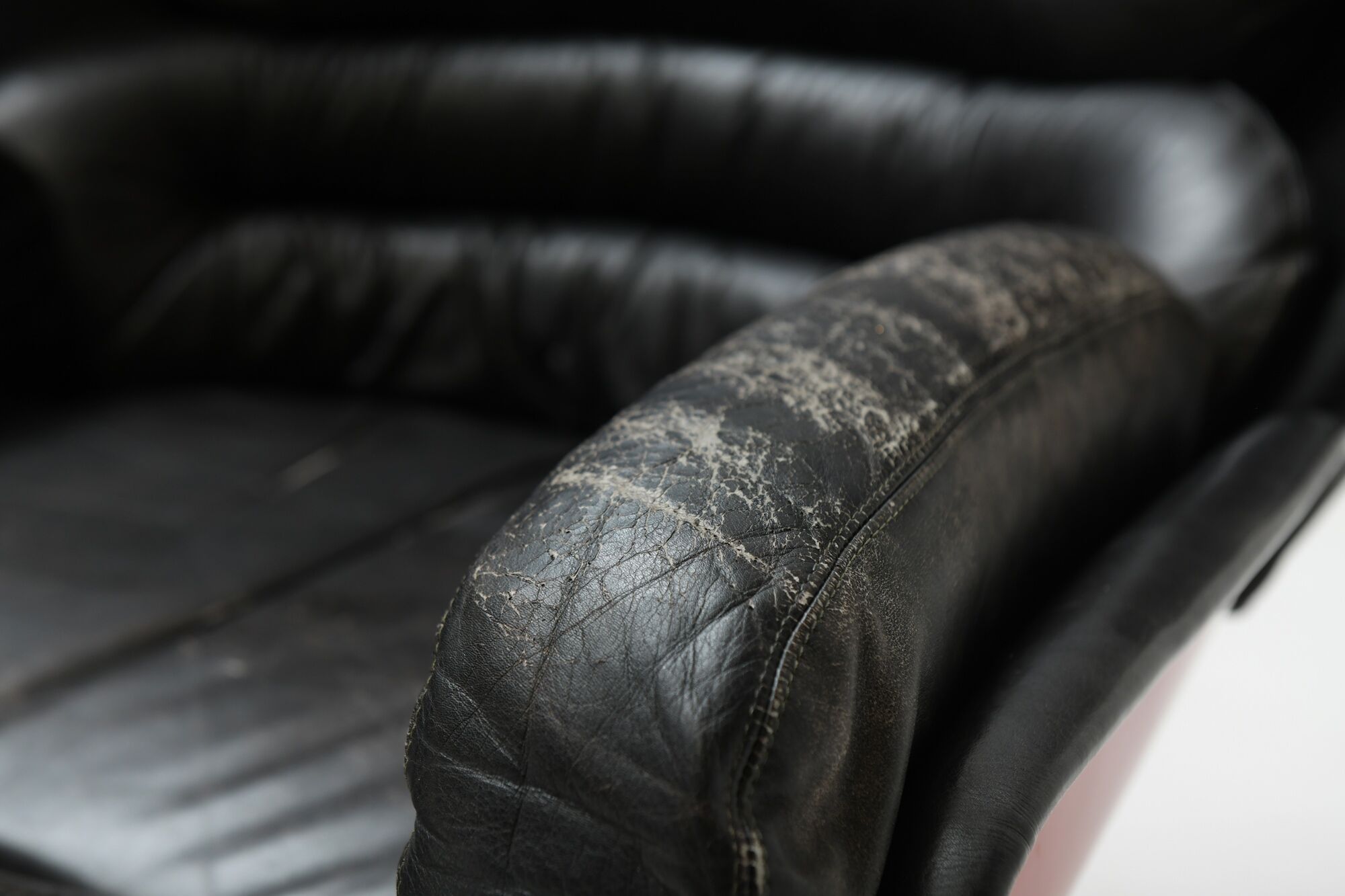 Vintage Elda chair in black leather & red shell by Joe Colombo for Comfort Italy