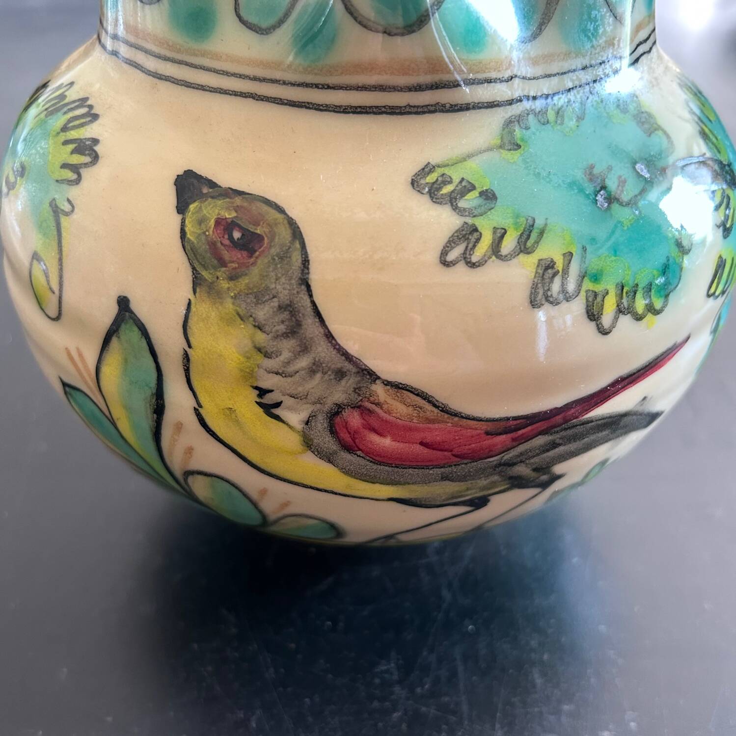 Pichet signé décor oiseau