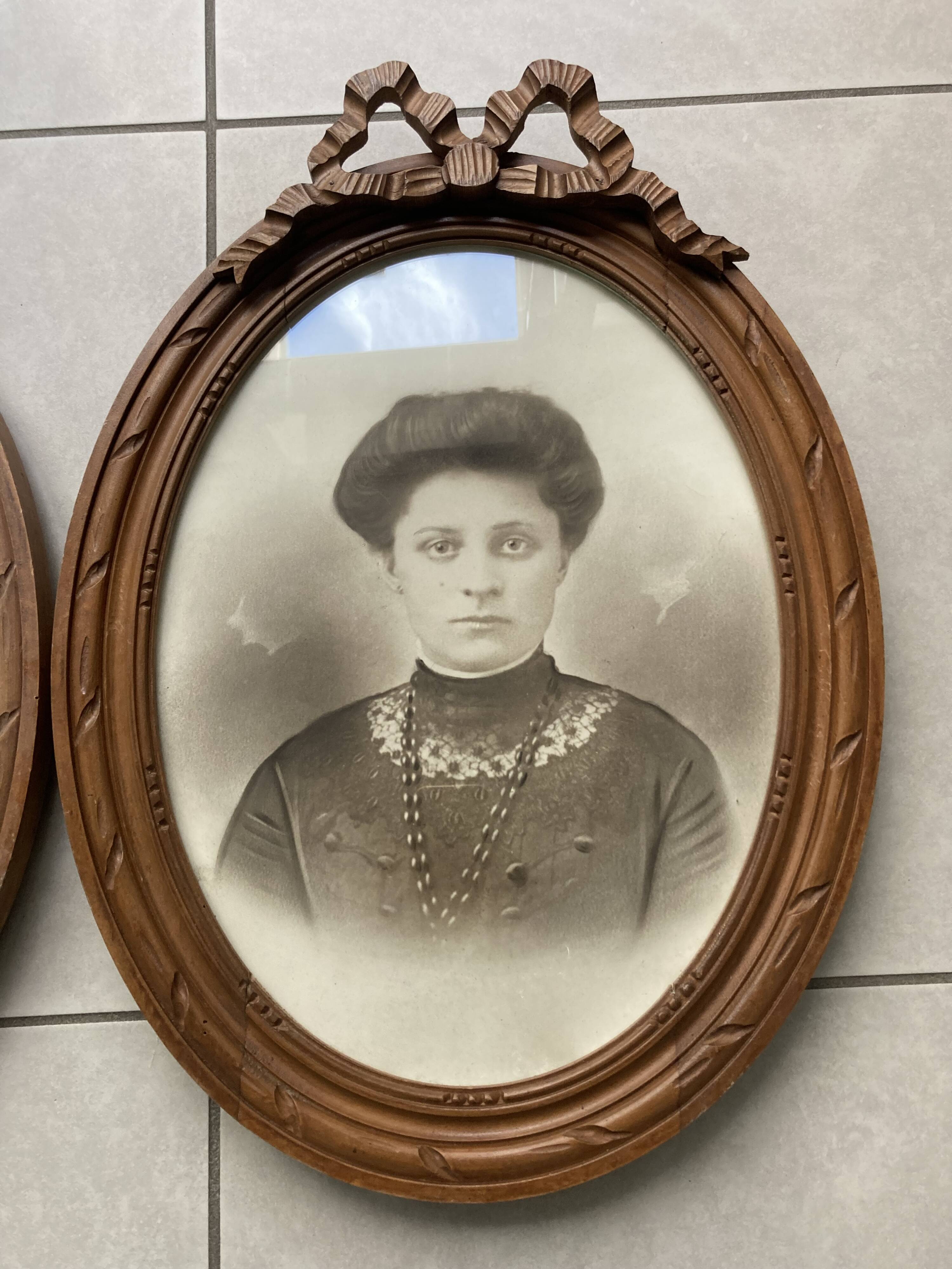 Pair of portraits of a couple in a 1900s knotted frame