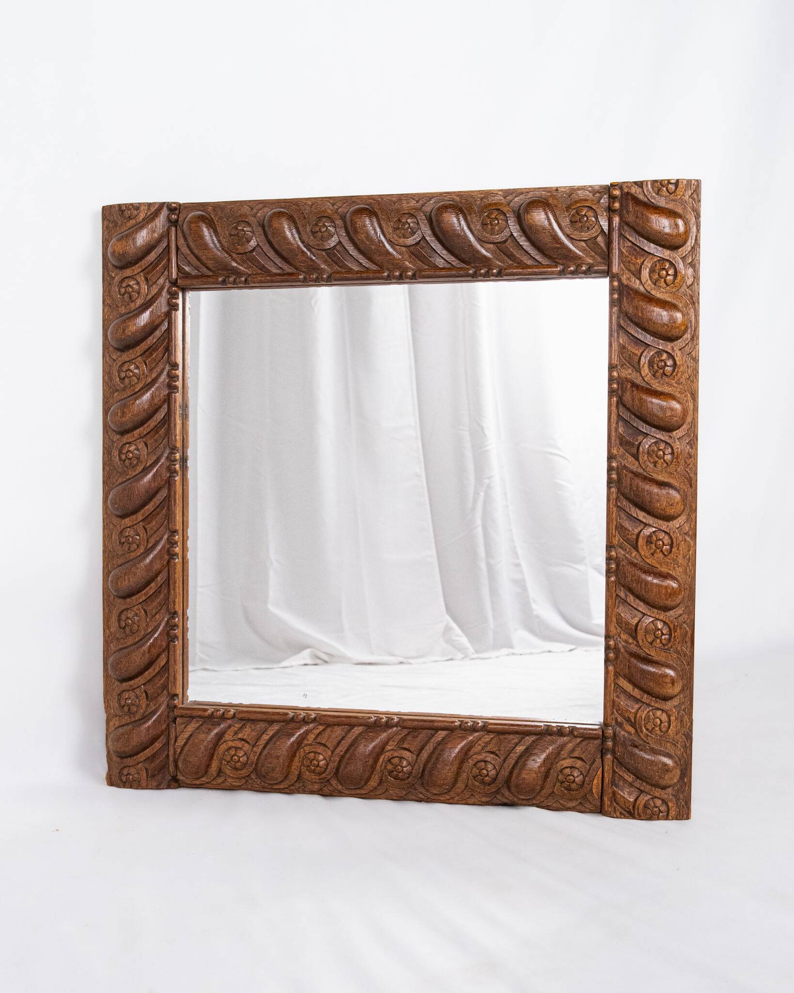 Miroir en bois sculpté style Seiz Breur, Bretagne, France, début XXe siècle