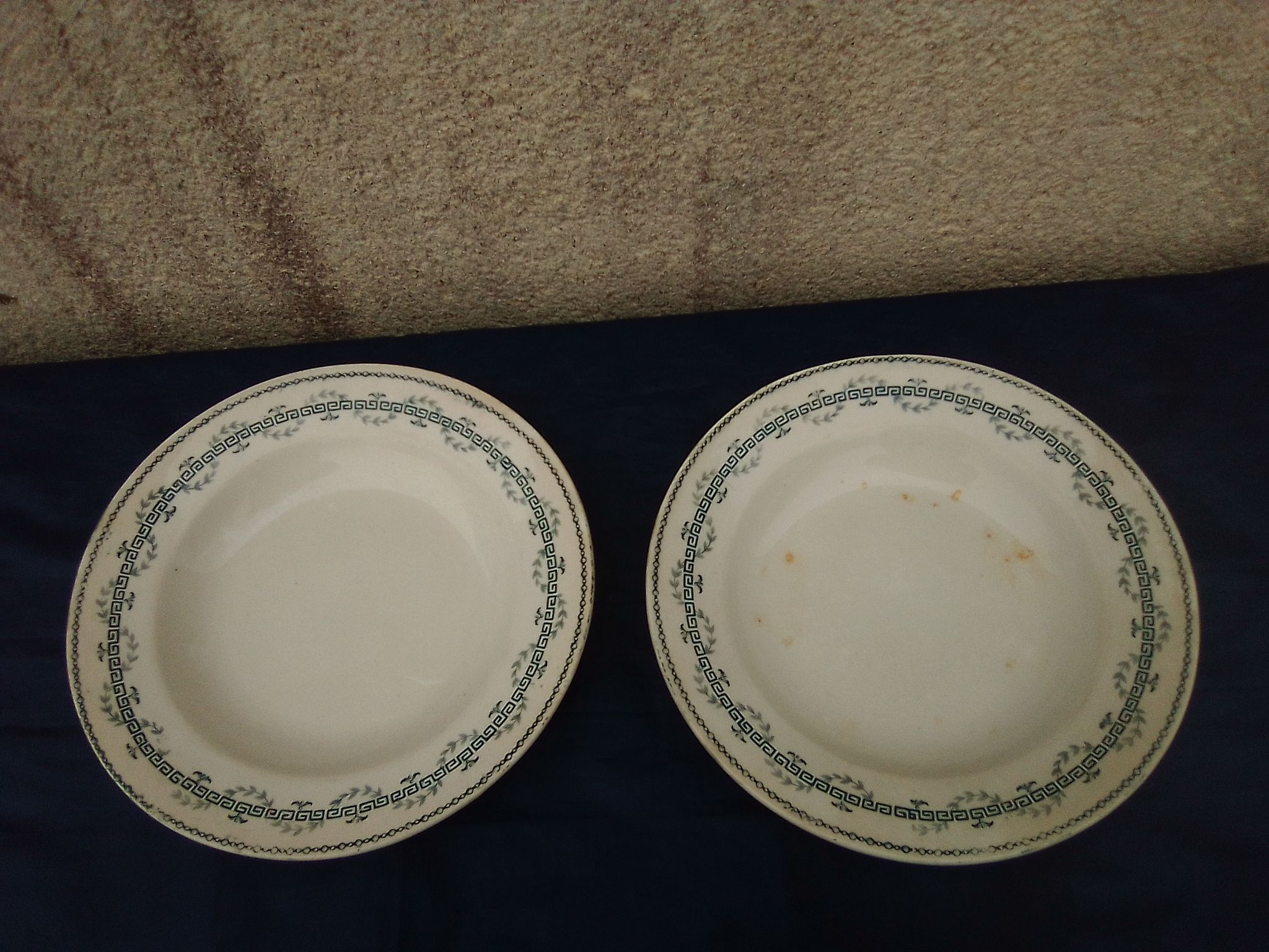 2 hollow plates in opaque porcelain of Gien Iron earth model Austerlitz diam 23,5 cm