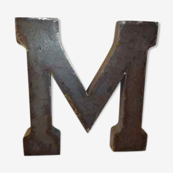 Lettre industrielle en fer "M"