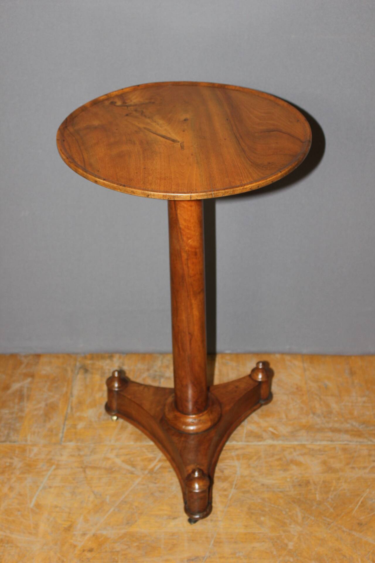 Empire walnut gueridon from the 19th century