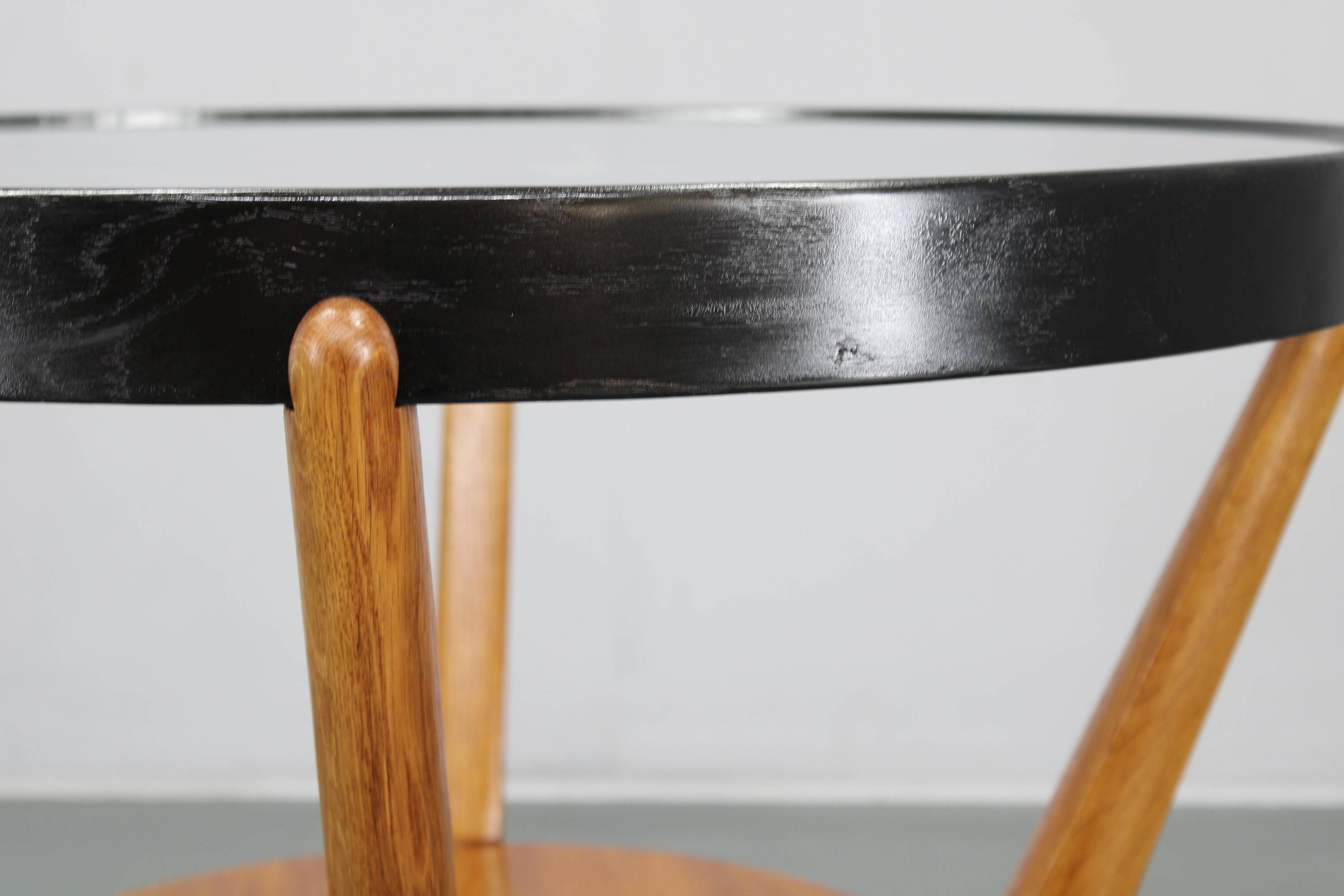 Table basse ronde vintage en chêne et verre par Kropáček & Koželka