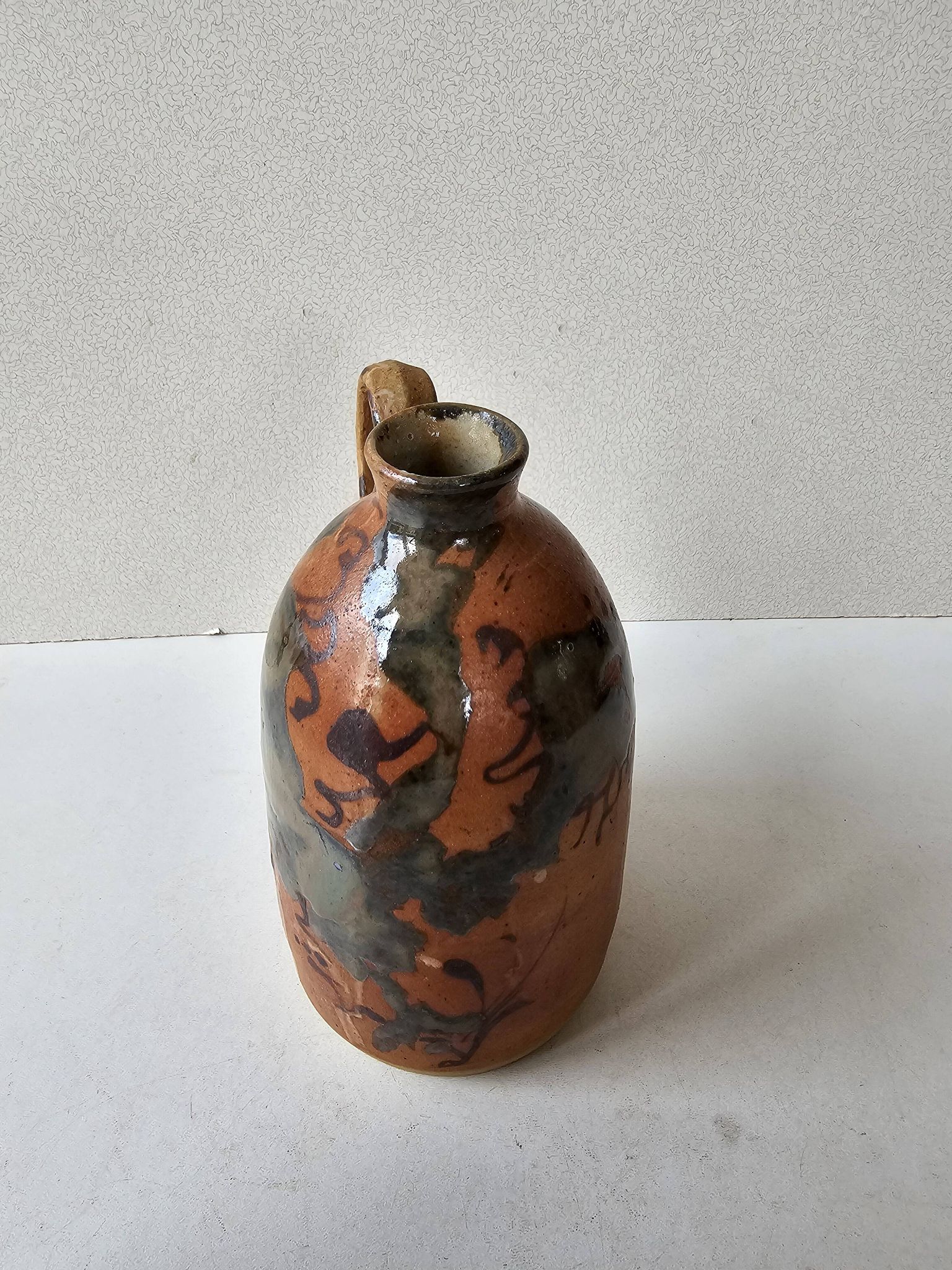 Vase Soliflore à anse en céramique signature à identifier