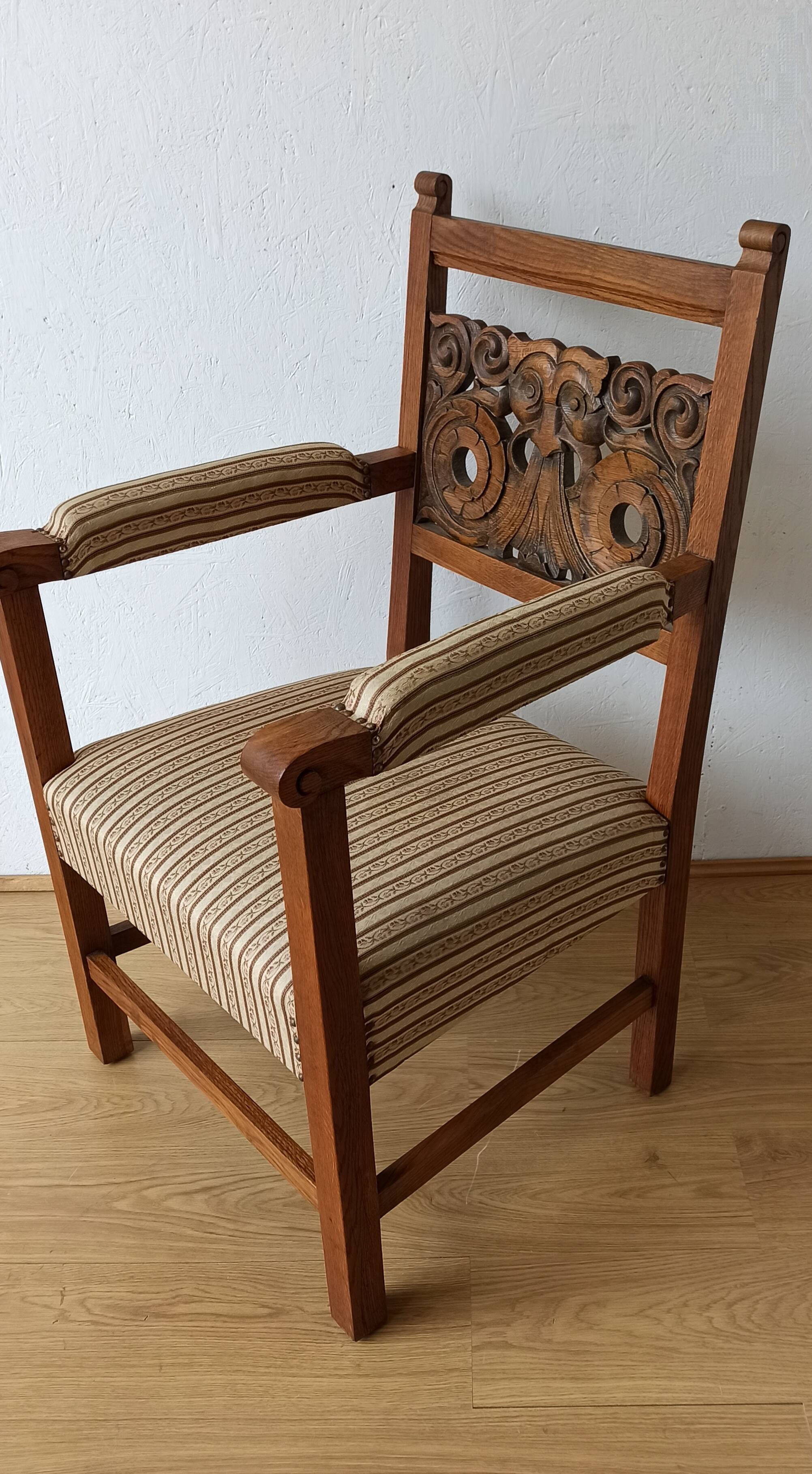 Pair of thrones vintage incredible chairs.
