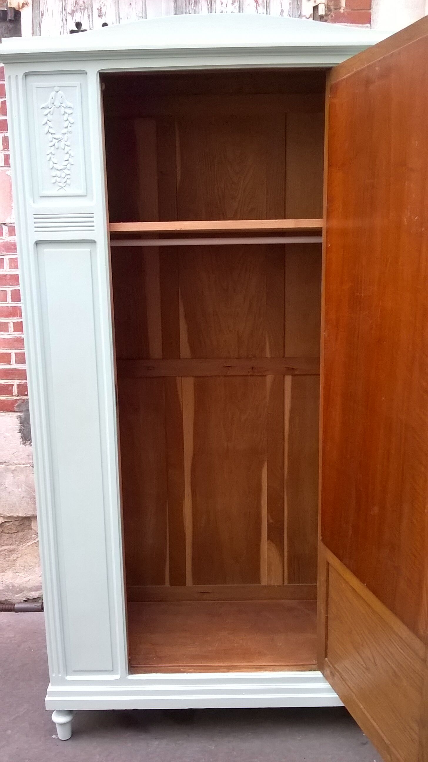 Mint parisian cabinet