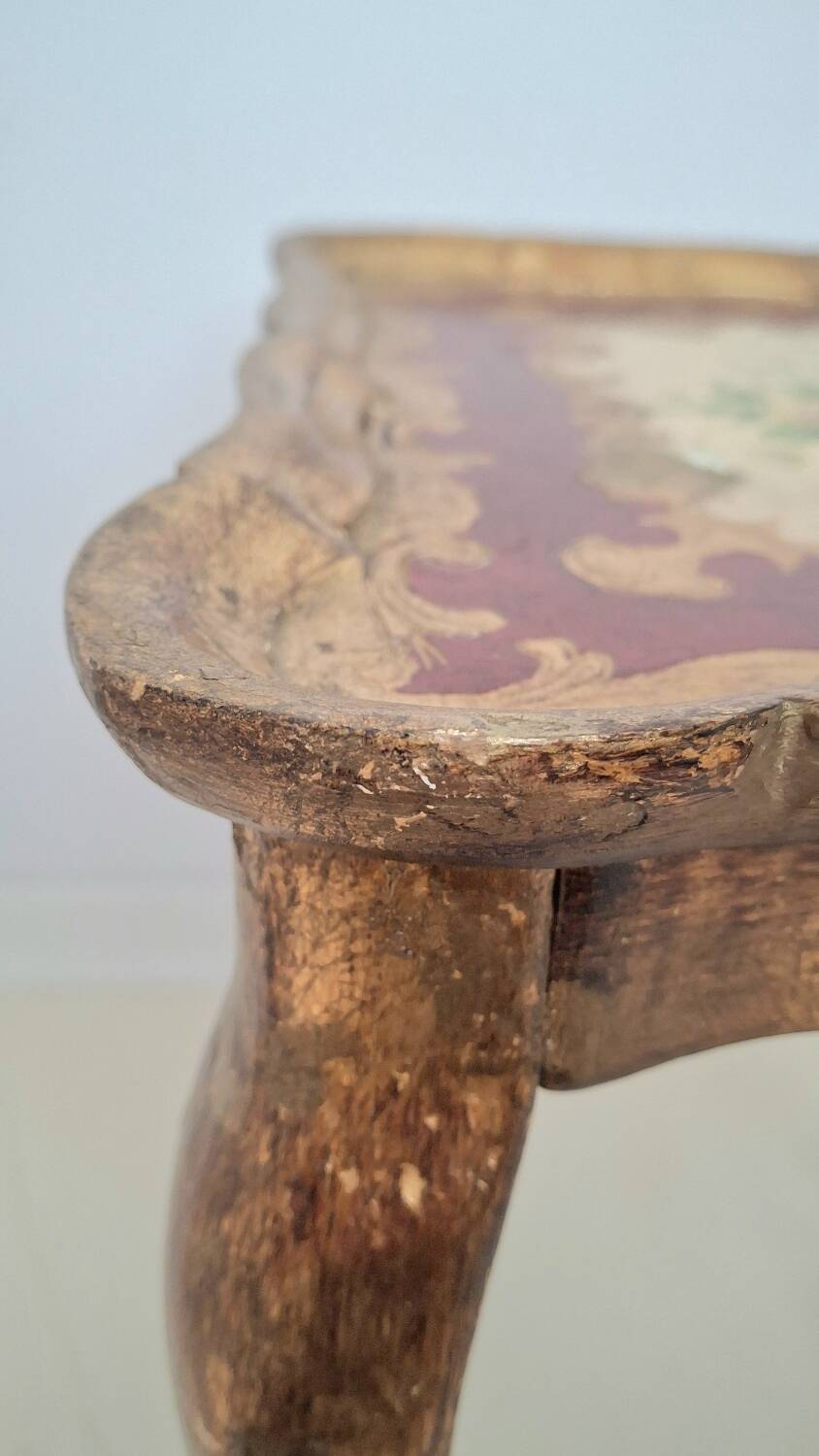 Table d'appoint en bois doré florentin italien du milieu du siècle avec peinture à la main F
