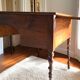 Bureau plat Louis Philippe 19e siècle en chêne doré massif