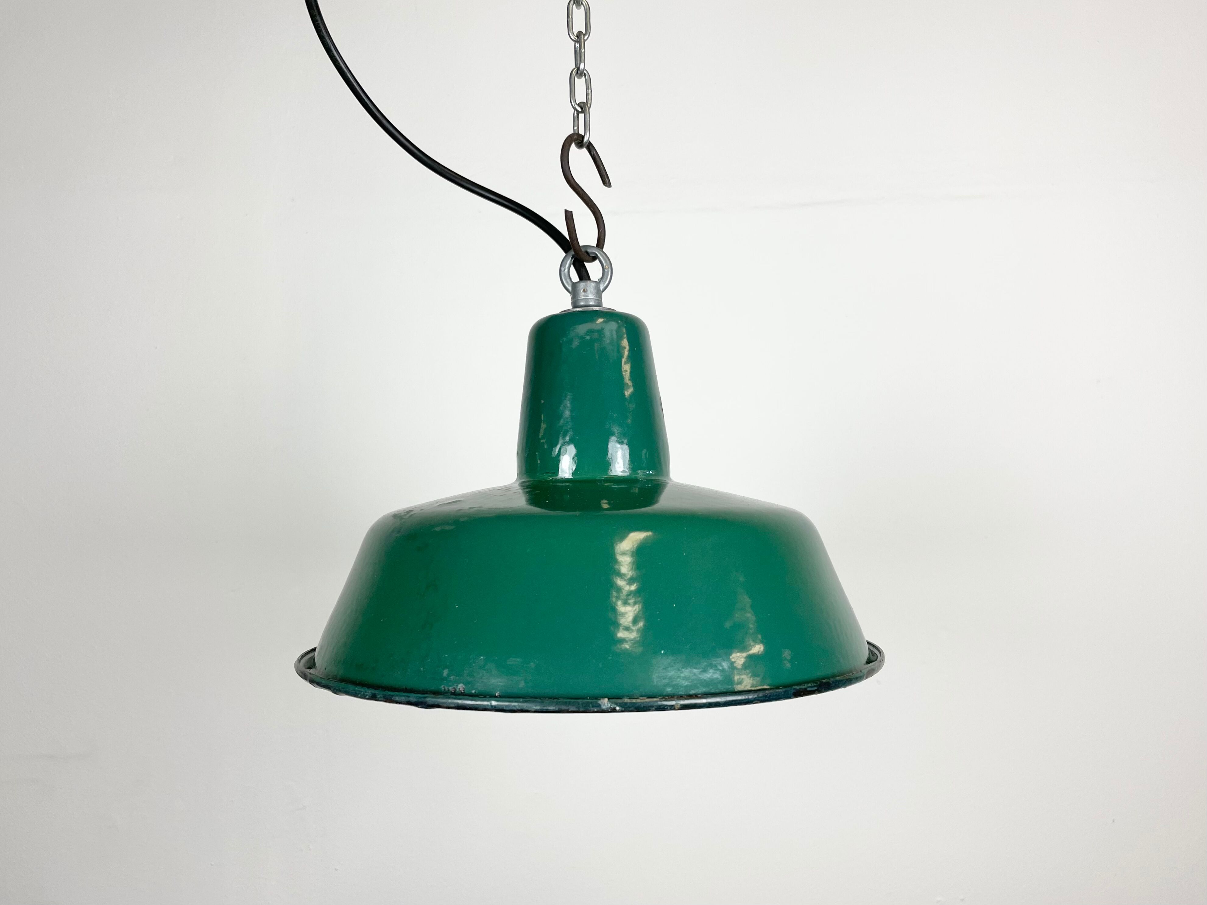 Industrial green enamel pendant lamp, 1960s