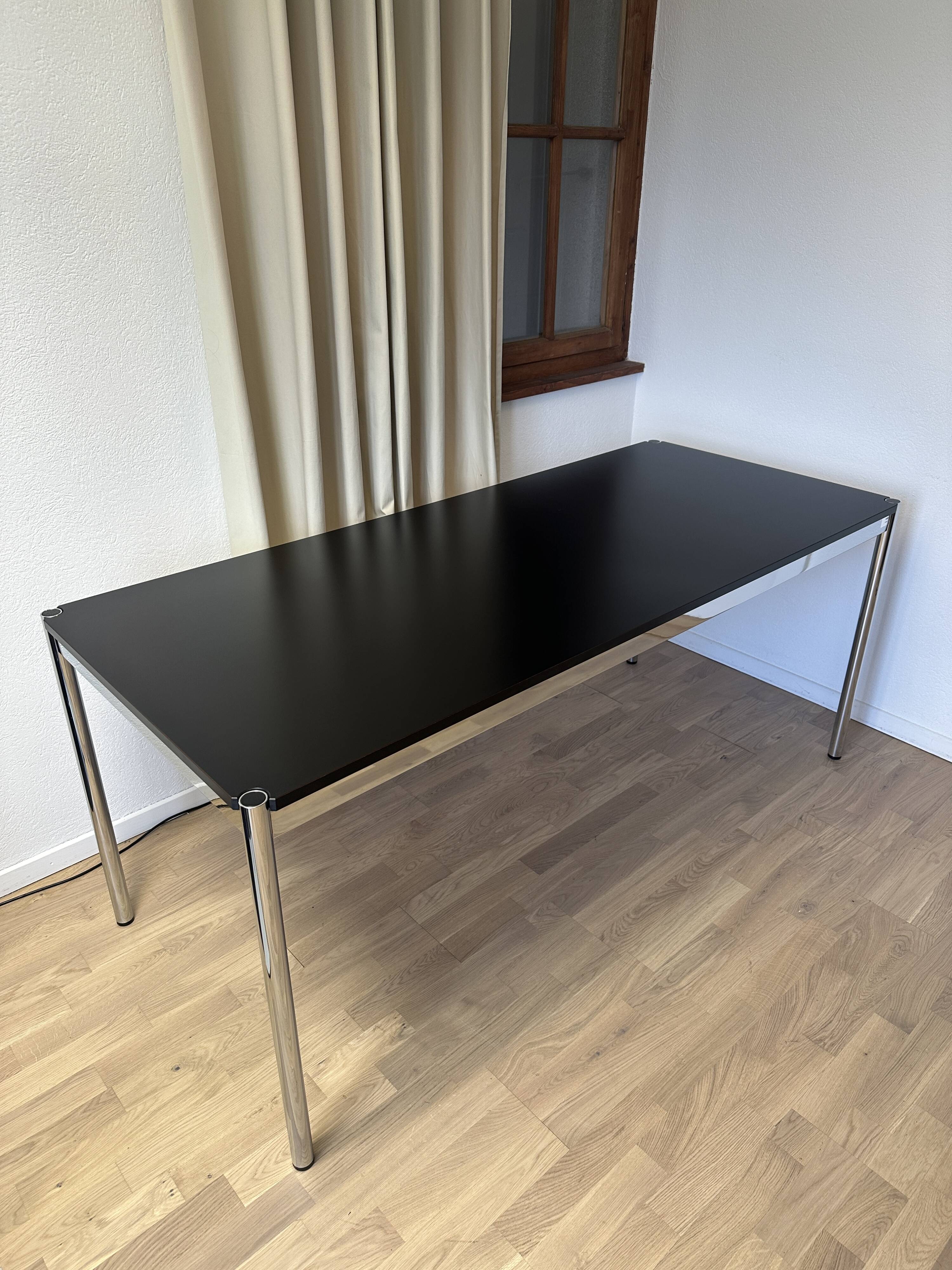 USM Haller desk in black argolite