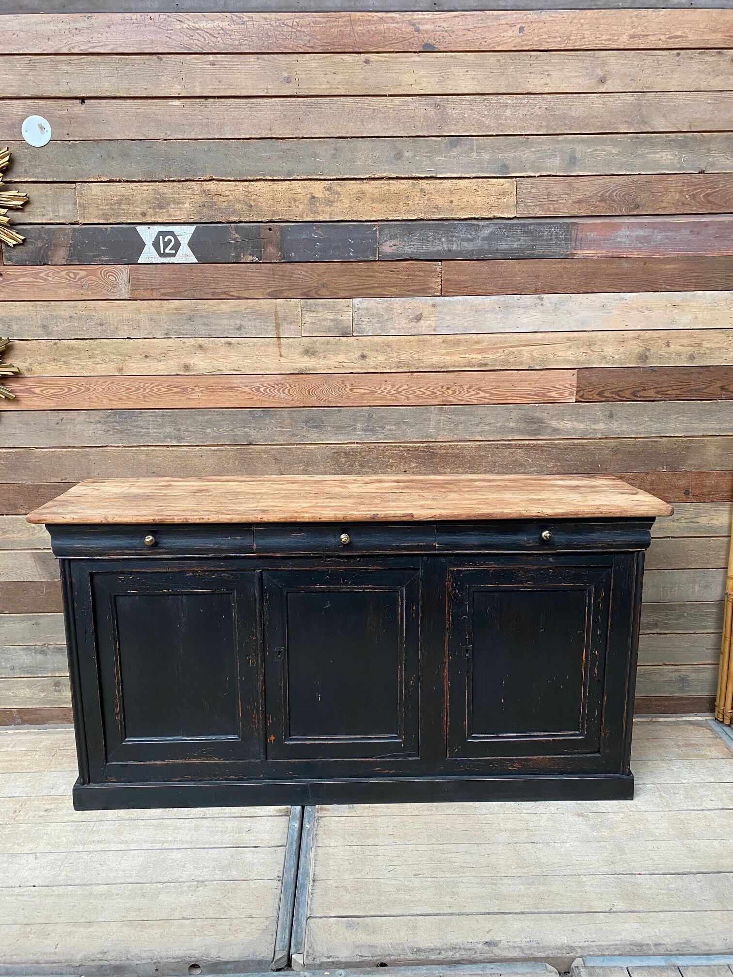 3-door skated buffet