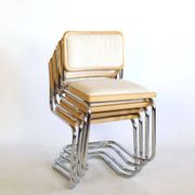 Série de quatre chaises B32