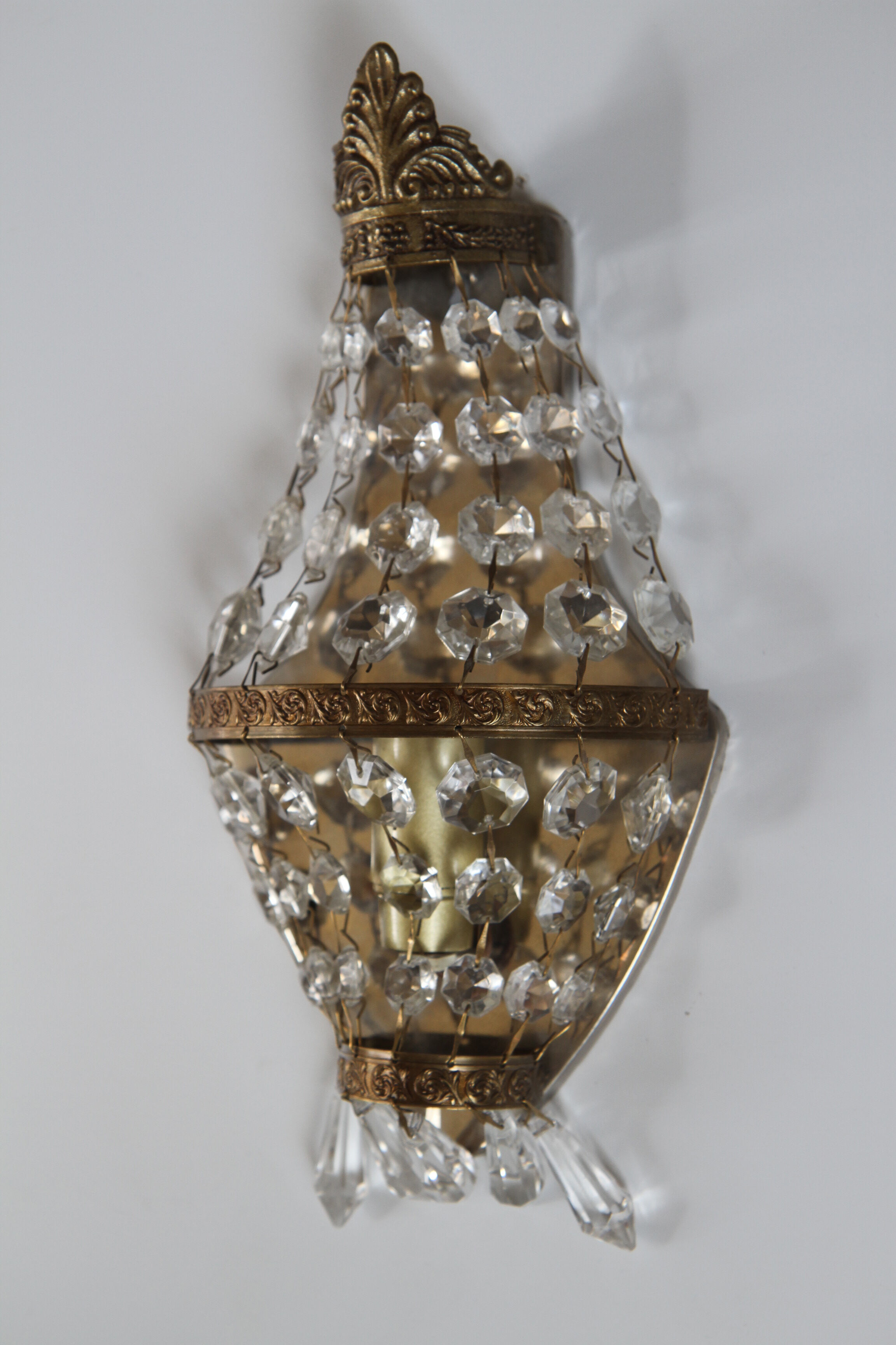 Wall lamps to stamps