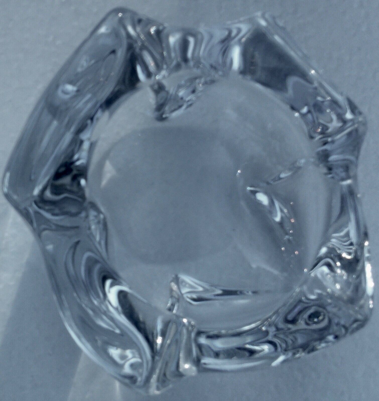 Cendrier en Cristal signé Daum France design moderniste