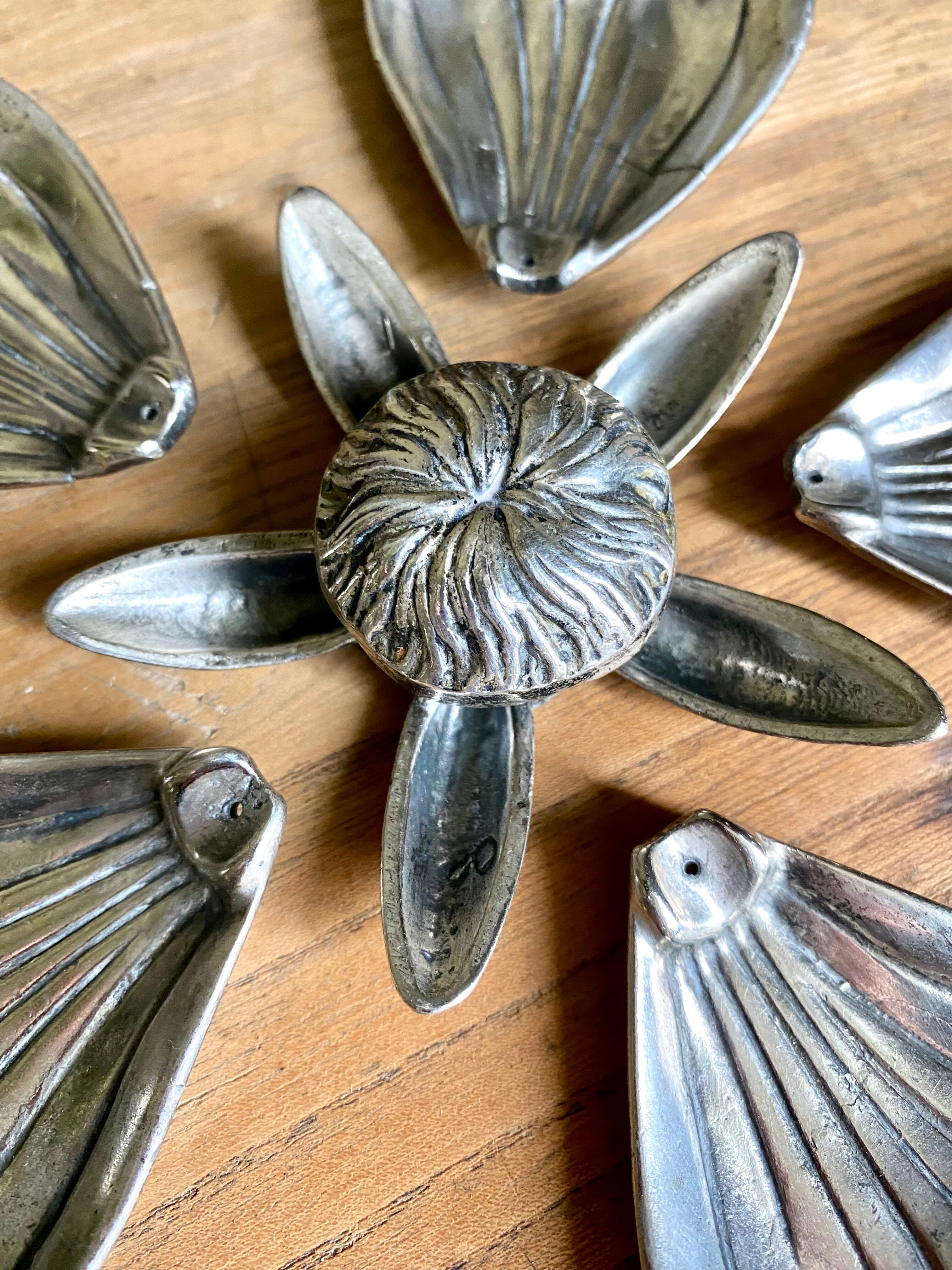 70s flower ashtray in metal