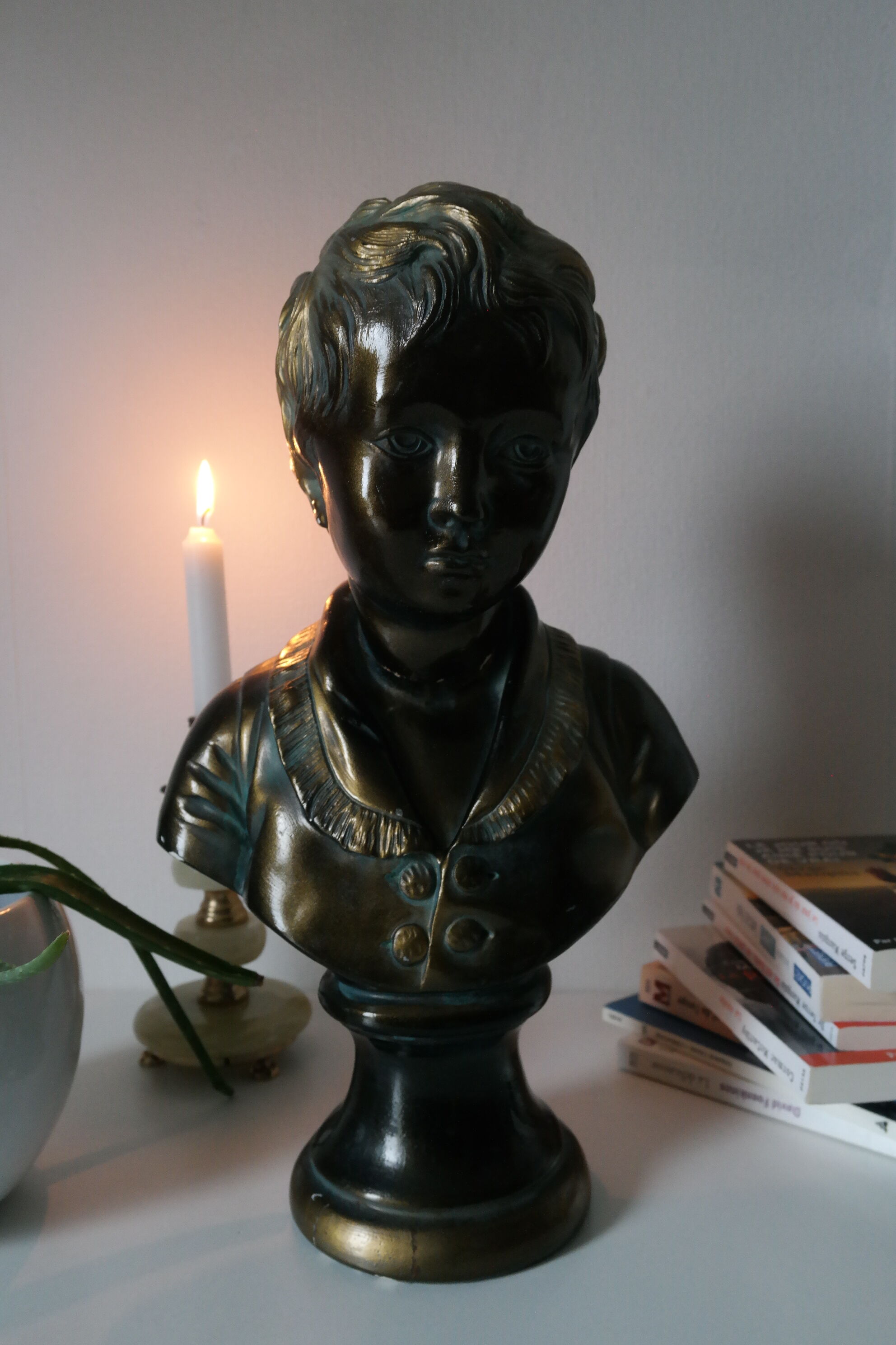 Buste en plâtre garçon patine bronze XXème