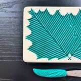 Plat à fromage et couteau décor feuille