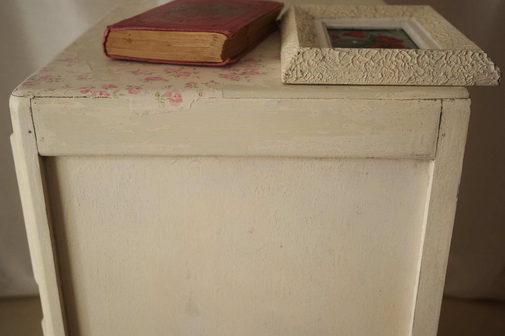 Commode art déco blanche patinée