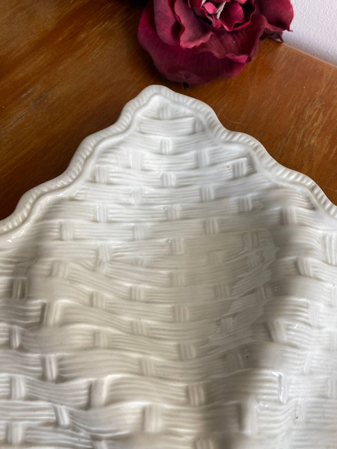 Ceramic compartmentalized leaf appetizer dish