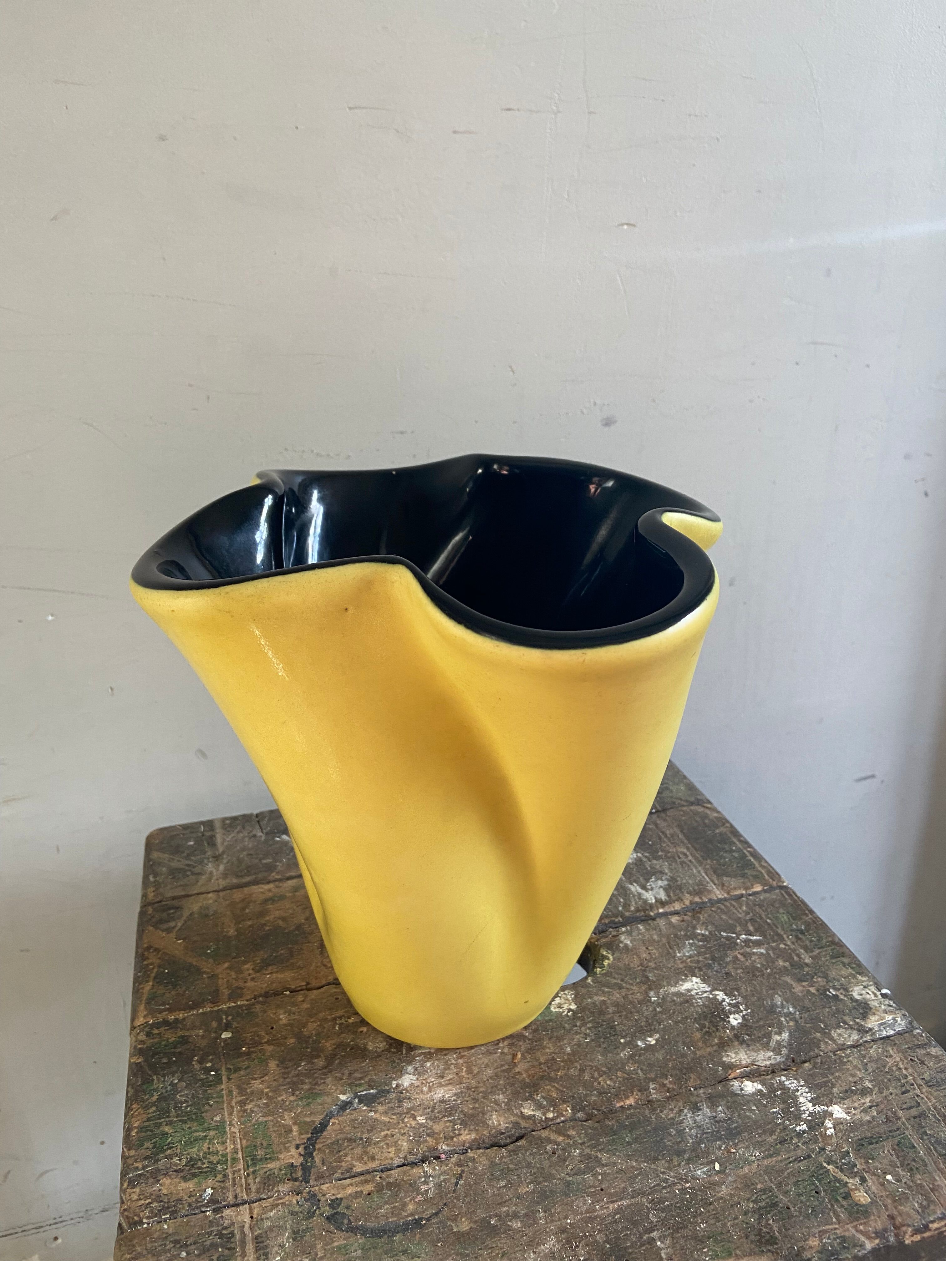 Elchinger corolla vase Yellow and black