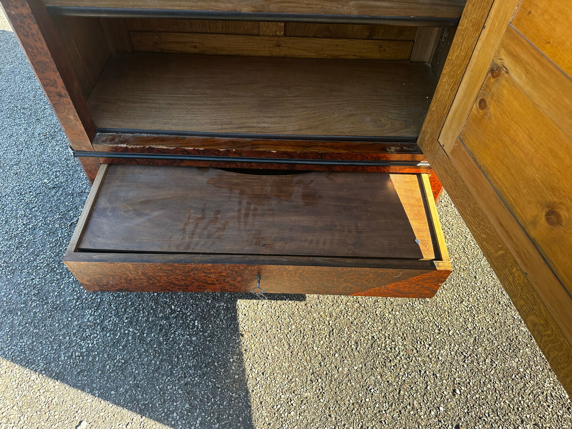 Armoire à glace Napoléon III en placage de loupe
