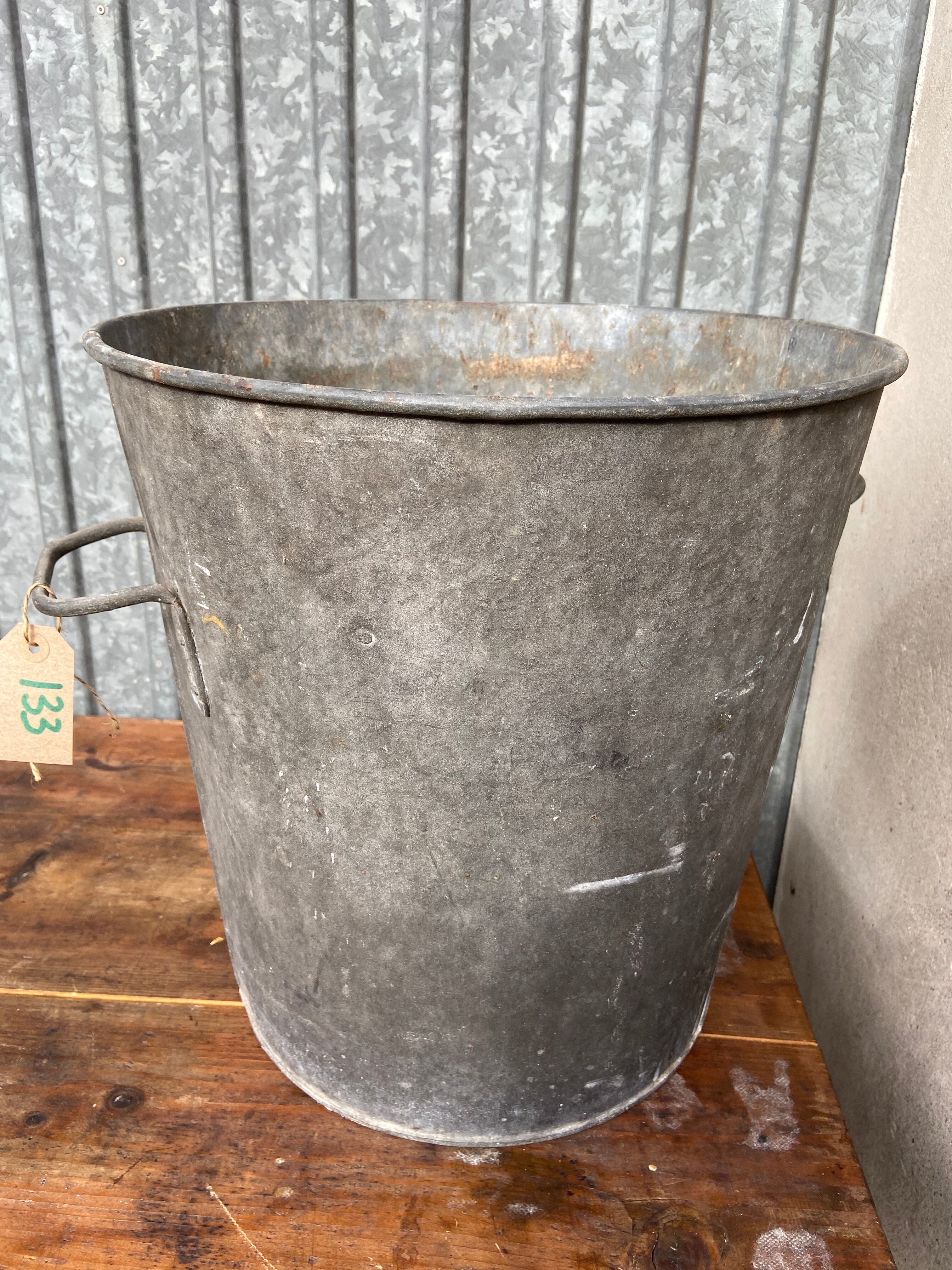 Ancient galvanized zinc laundry basin (133)
