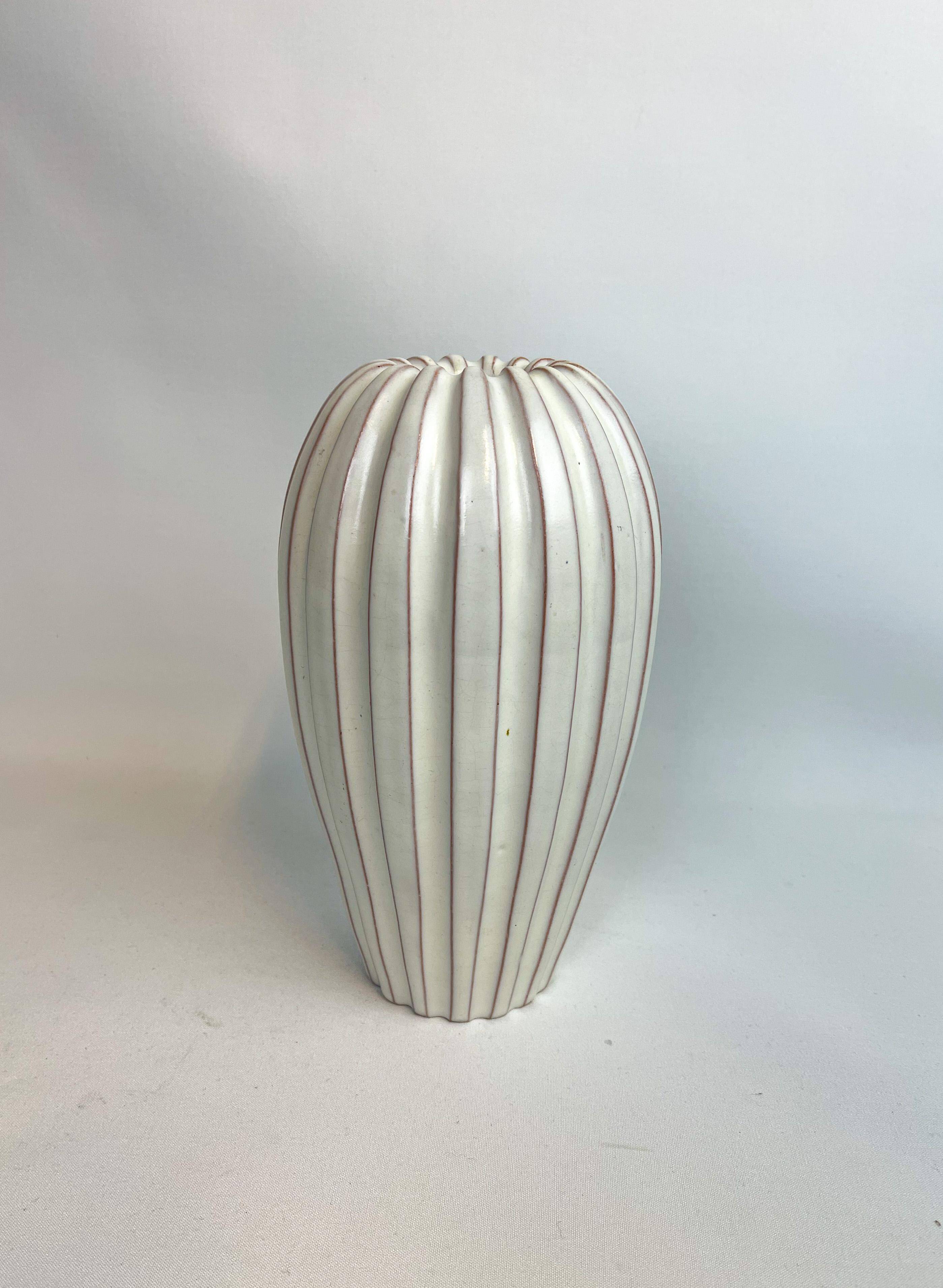 Mid-century vase by Vicke Lindstrand, 1940s, Sweden