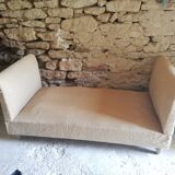 Rest bed with its 3 cushions