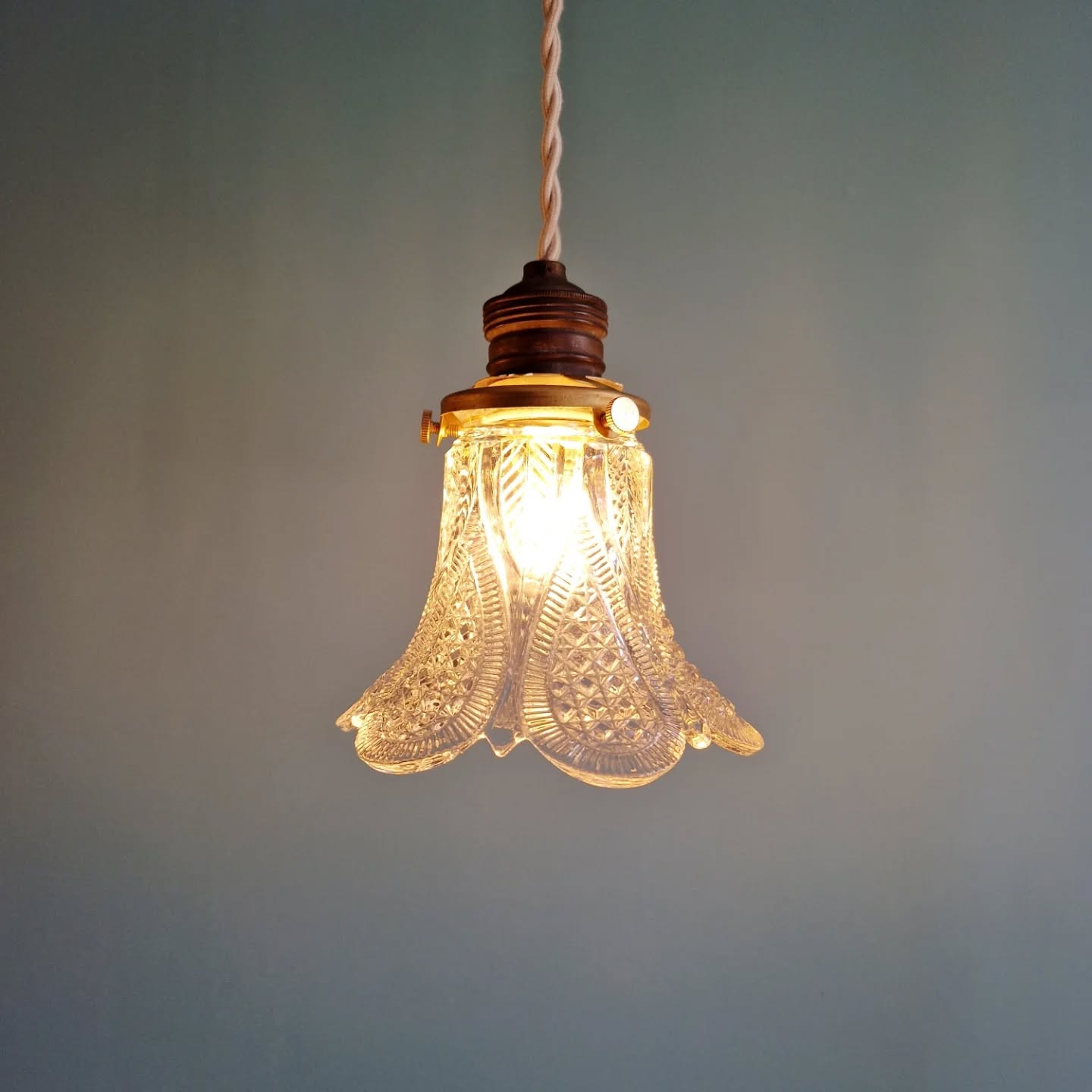 Art Deco trio of pendant lights/table lamps in clear glass, 1920s-30s.