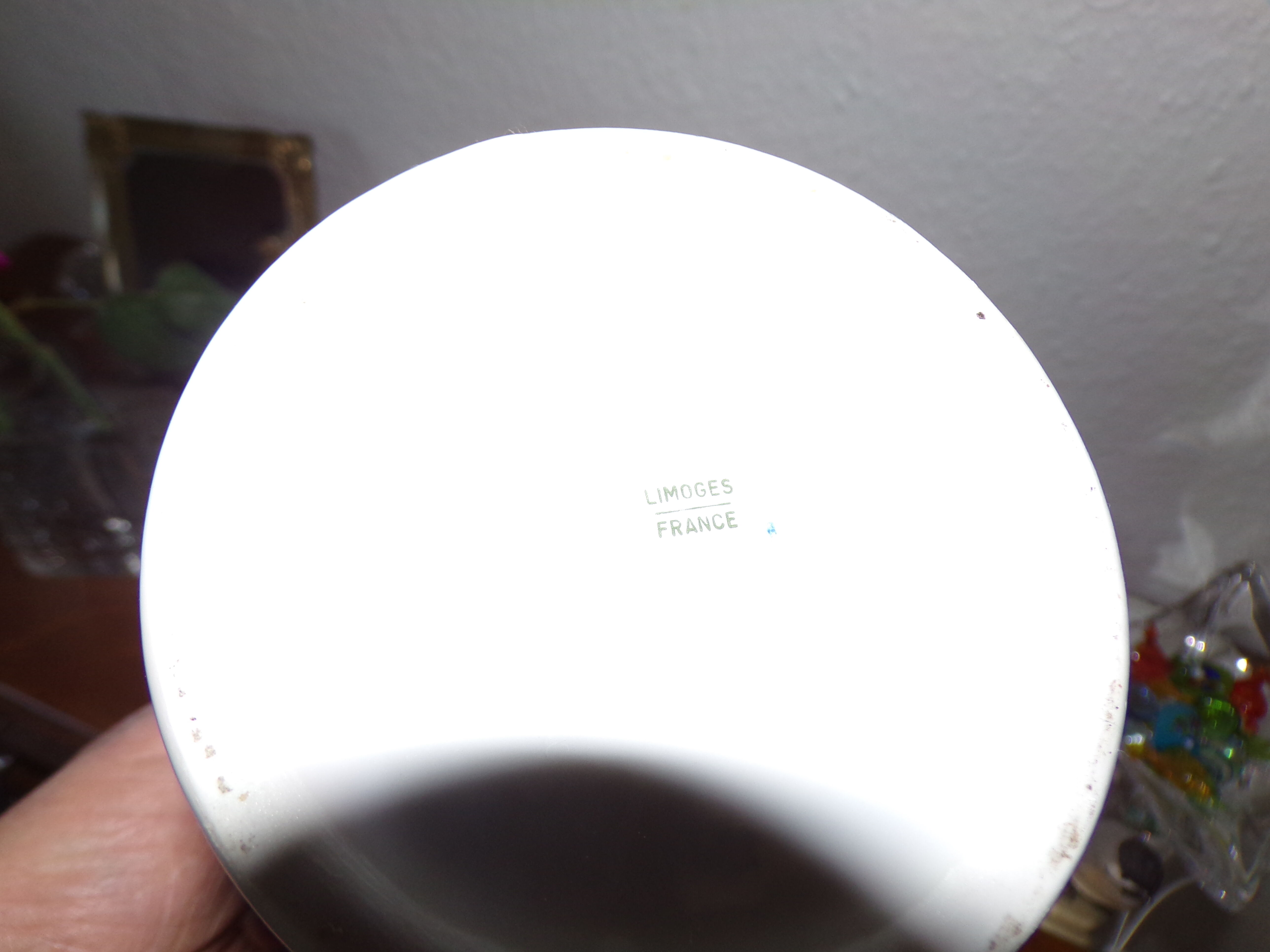 Apothecary pot with pharmacy porcelain of dismissal