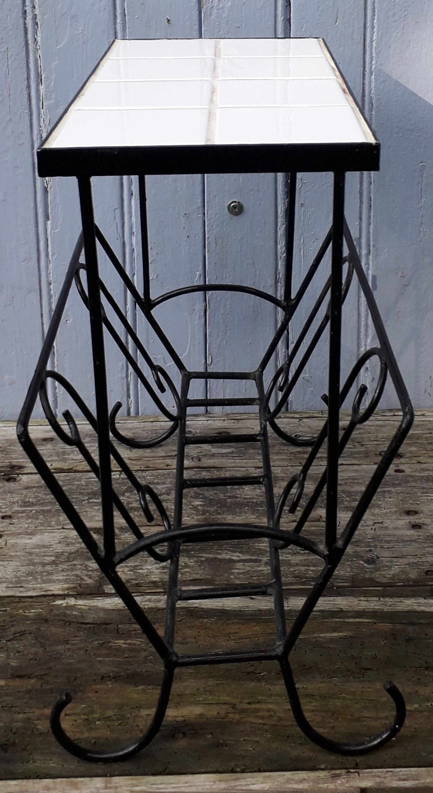 Table d'appoint porte revue en céramique