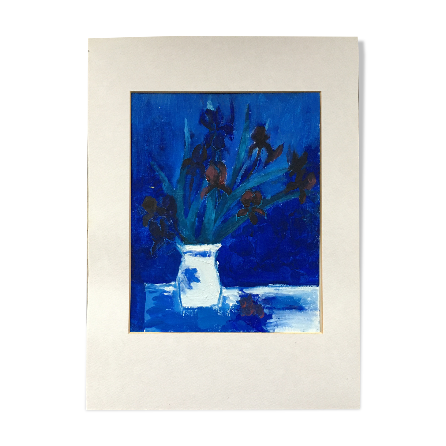 Table iris blue background