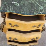 Commode galbée style Louis XV en marqueterie en loupe d'orme et bronze