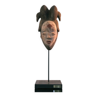Punu mask on a base