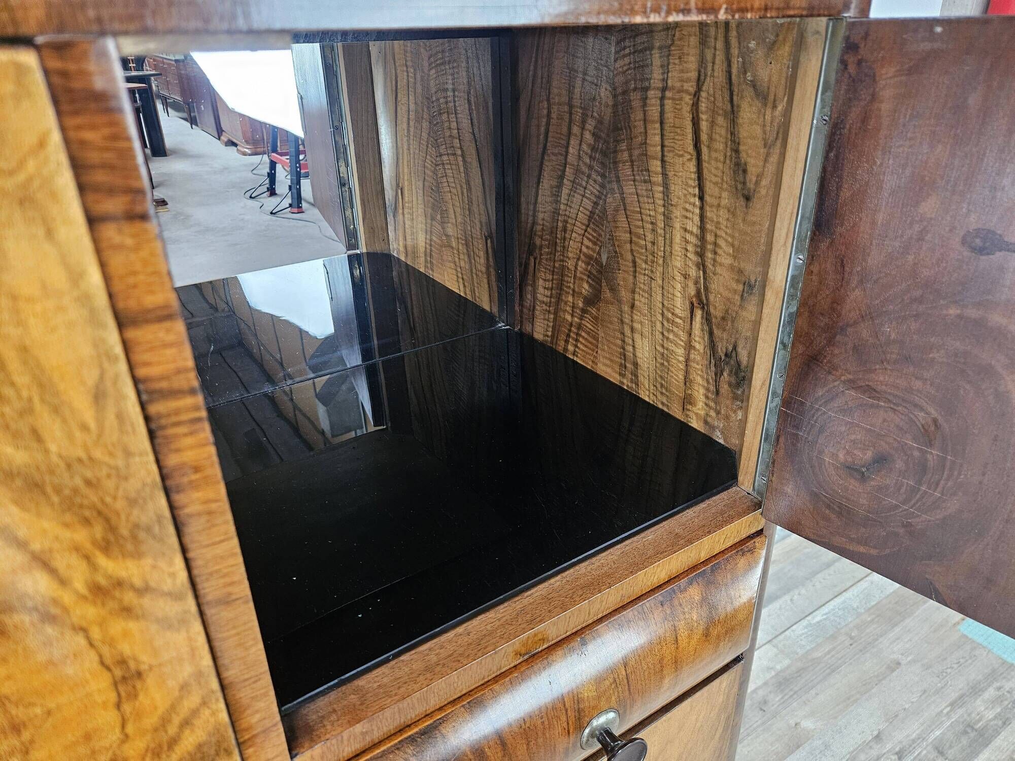 1930s Austrian Art Deco display cabinet