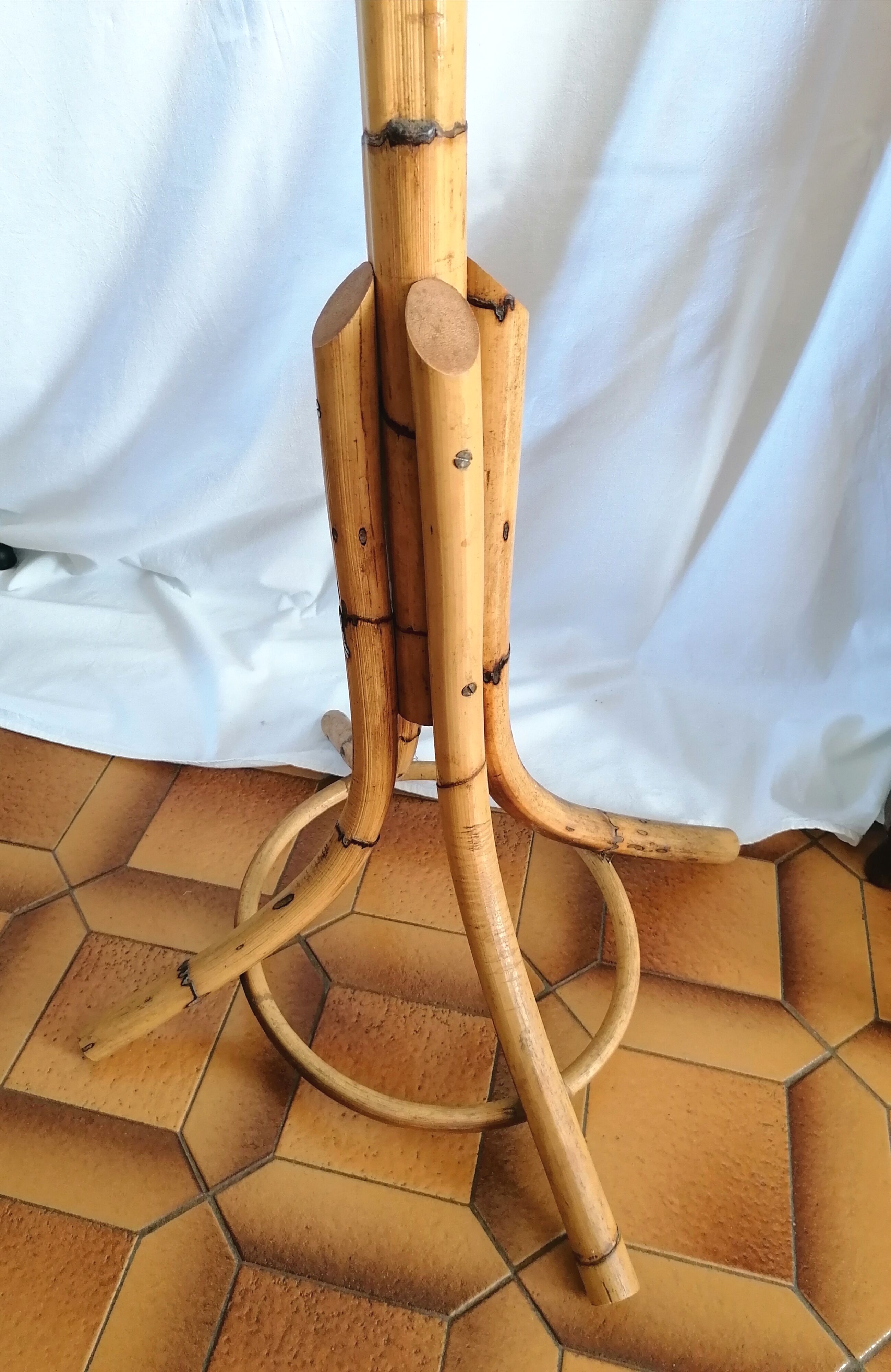 Bamboo parrot coat holder