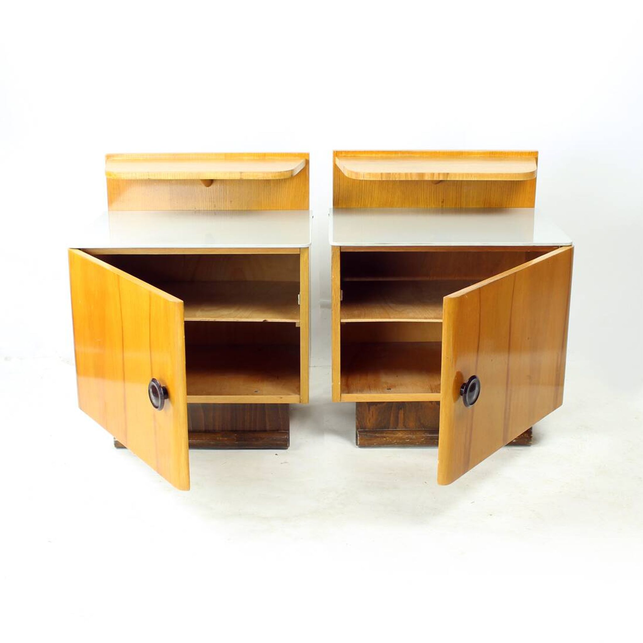 Ensemble de deux tables de chevet en bois et verre, Tchécoslovaquie 1950