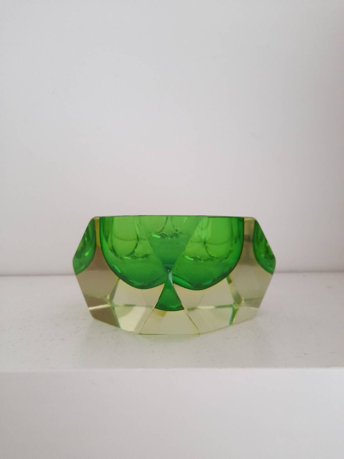 Cendrier ou vide poche en verre de Murano Sommerso