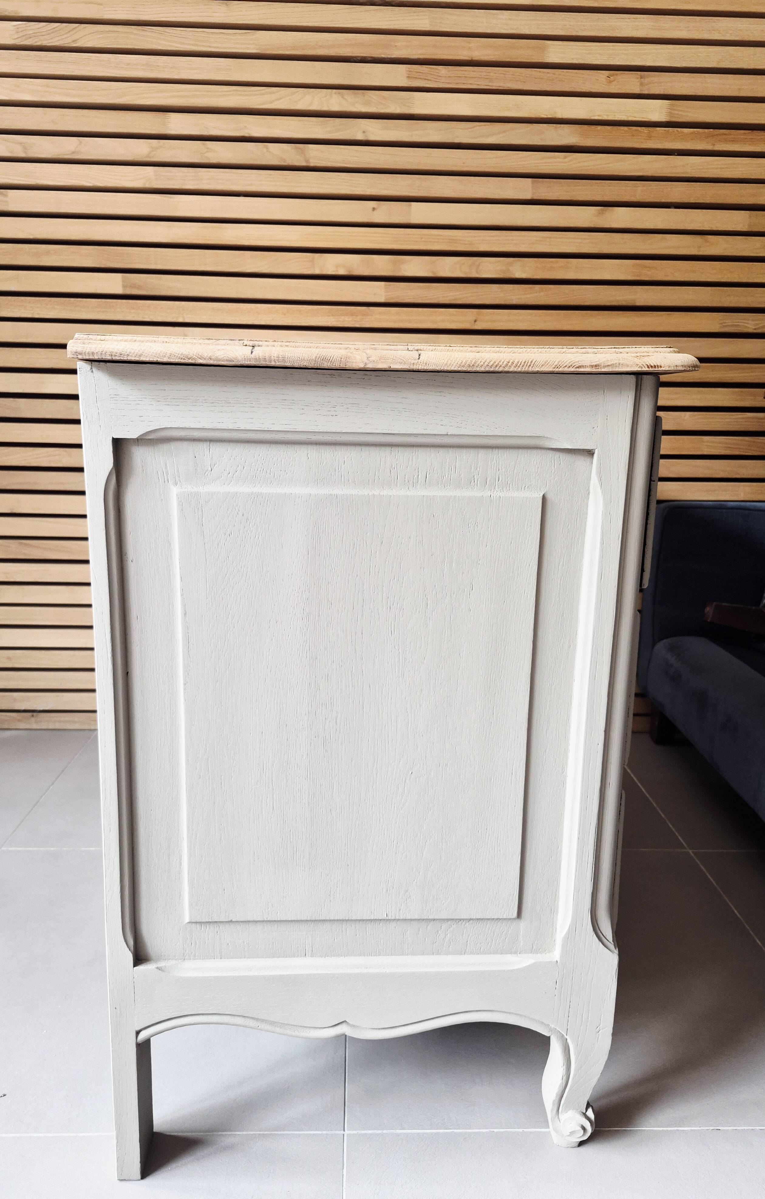 Regency style commode