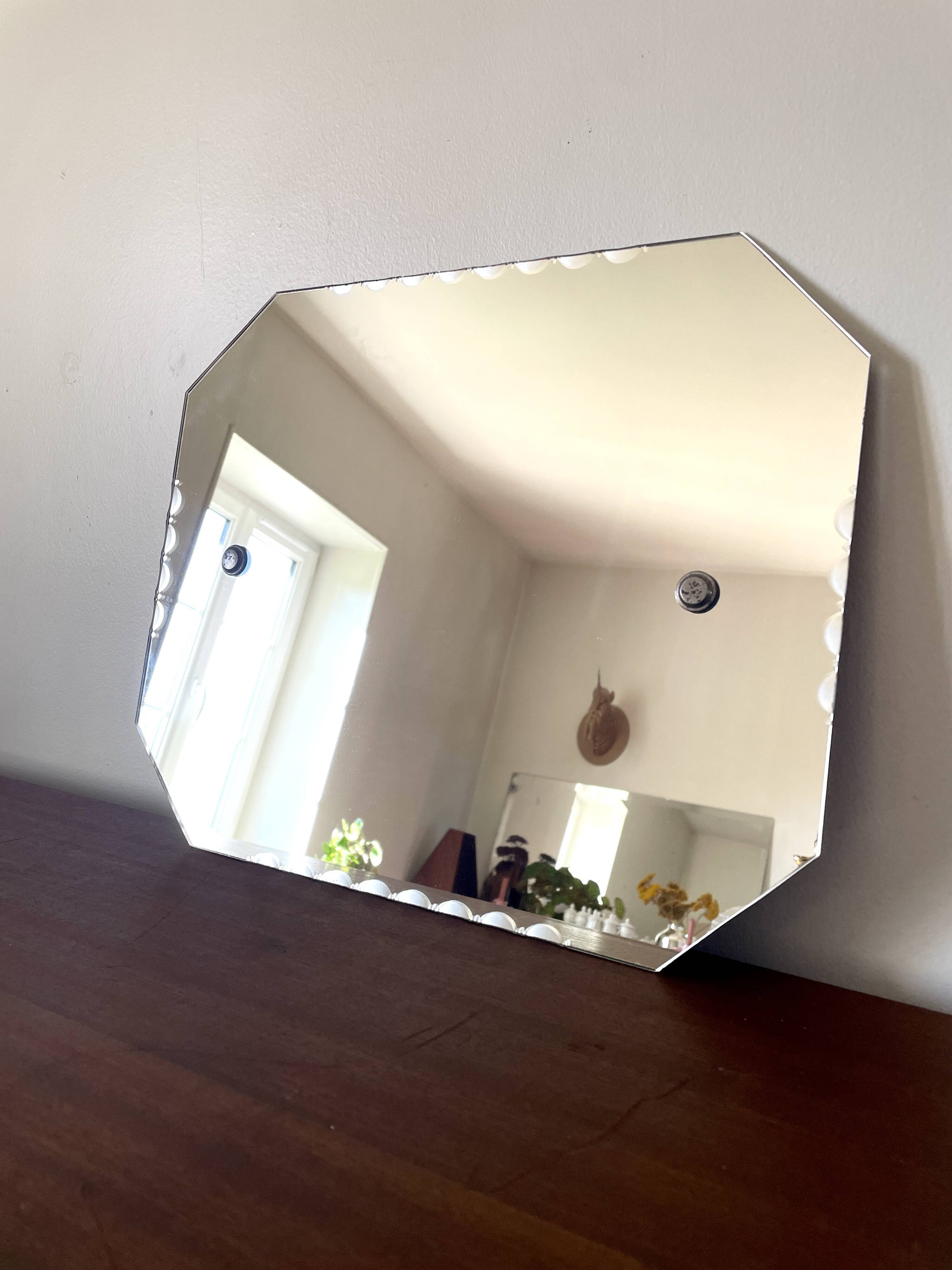 Beveled octagonal mirror, 1930