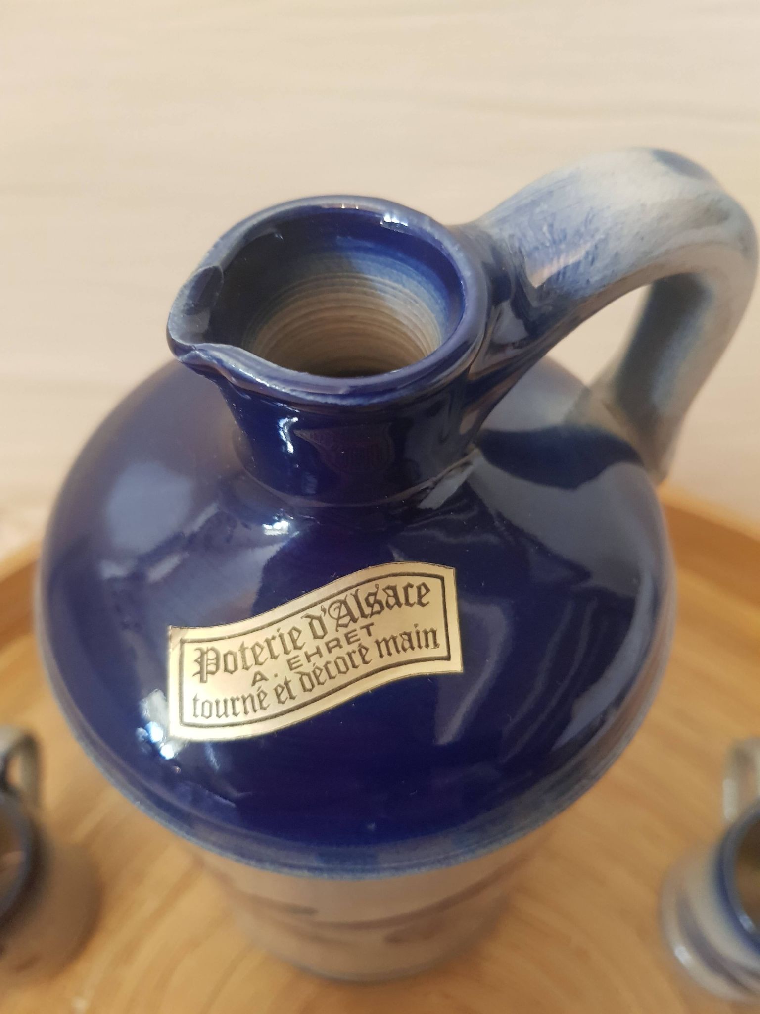 Pichet et 8 chopes signées Anne Ehret en grès d'Alsace