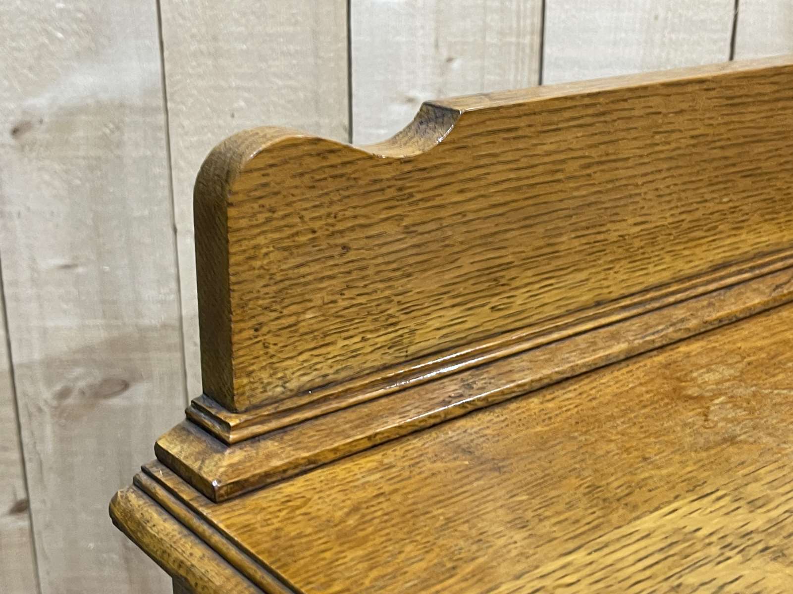 Commode anglaise en chêne des années 1930