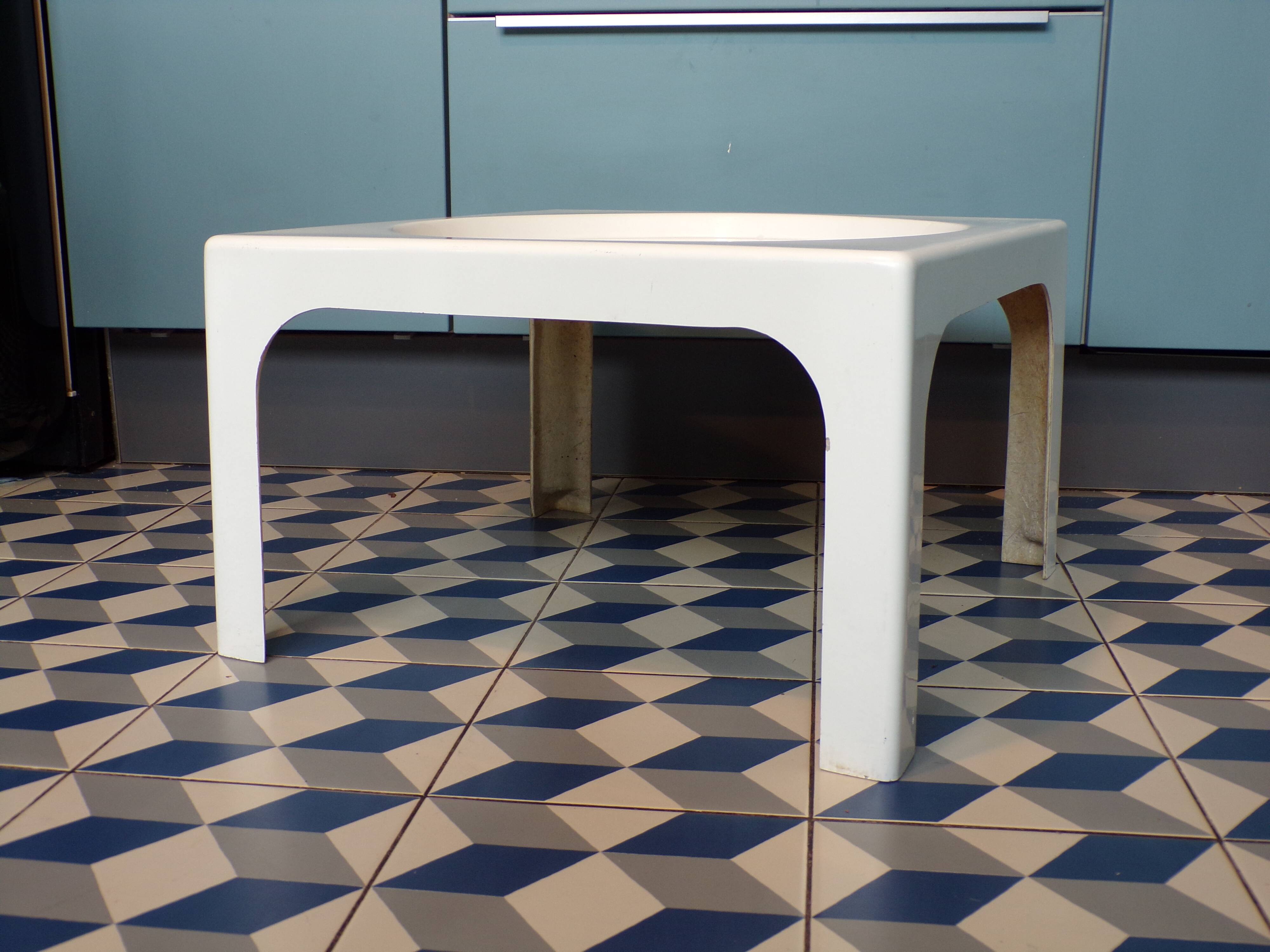 Ozoo Style Fiberglass Coffee Table