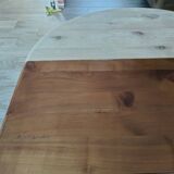 Round table with central leg