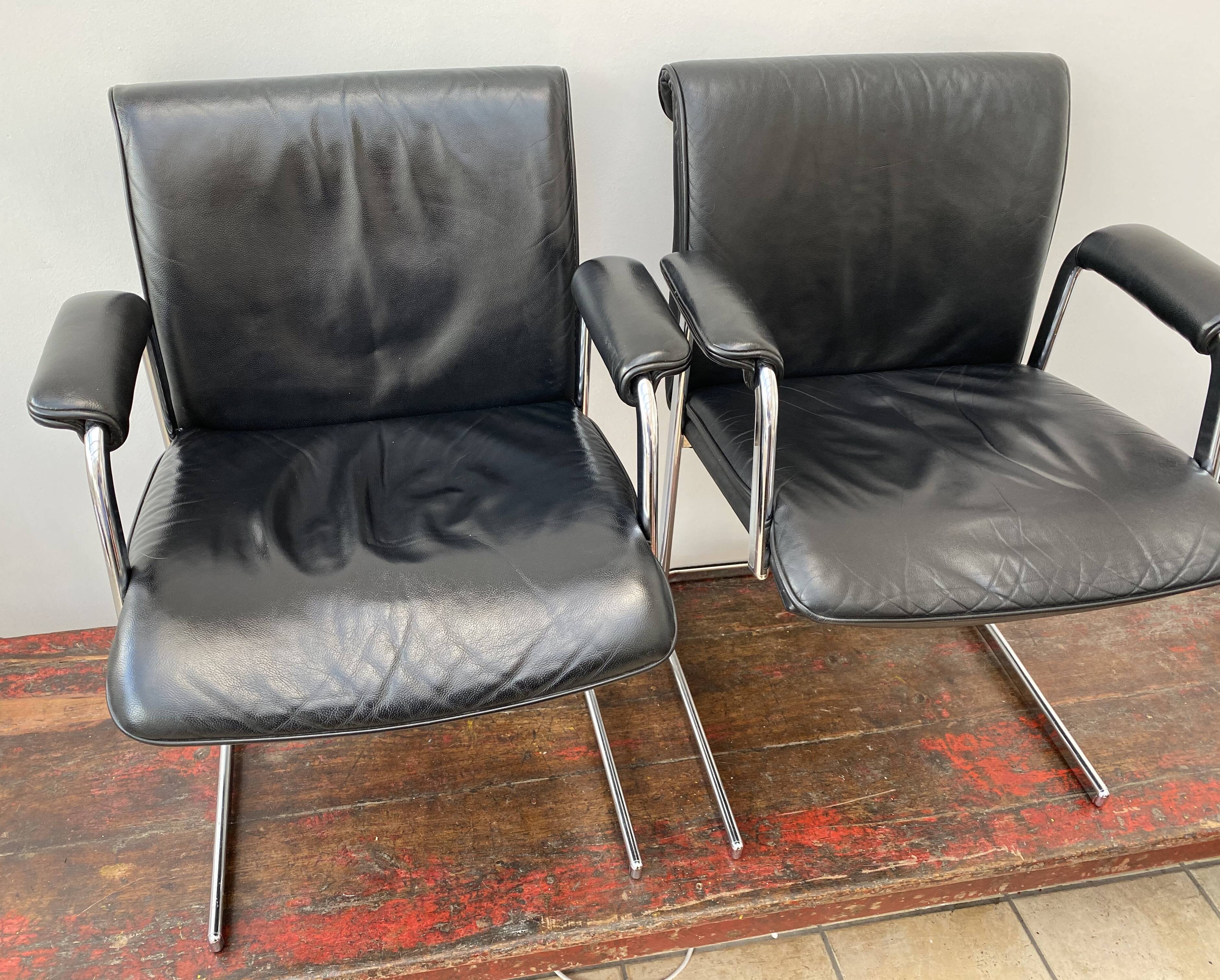 Paire de chaises de bureau en cuir noir par Boss Design
