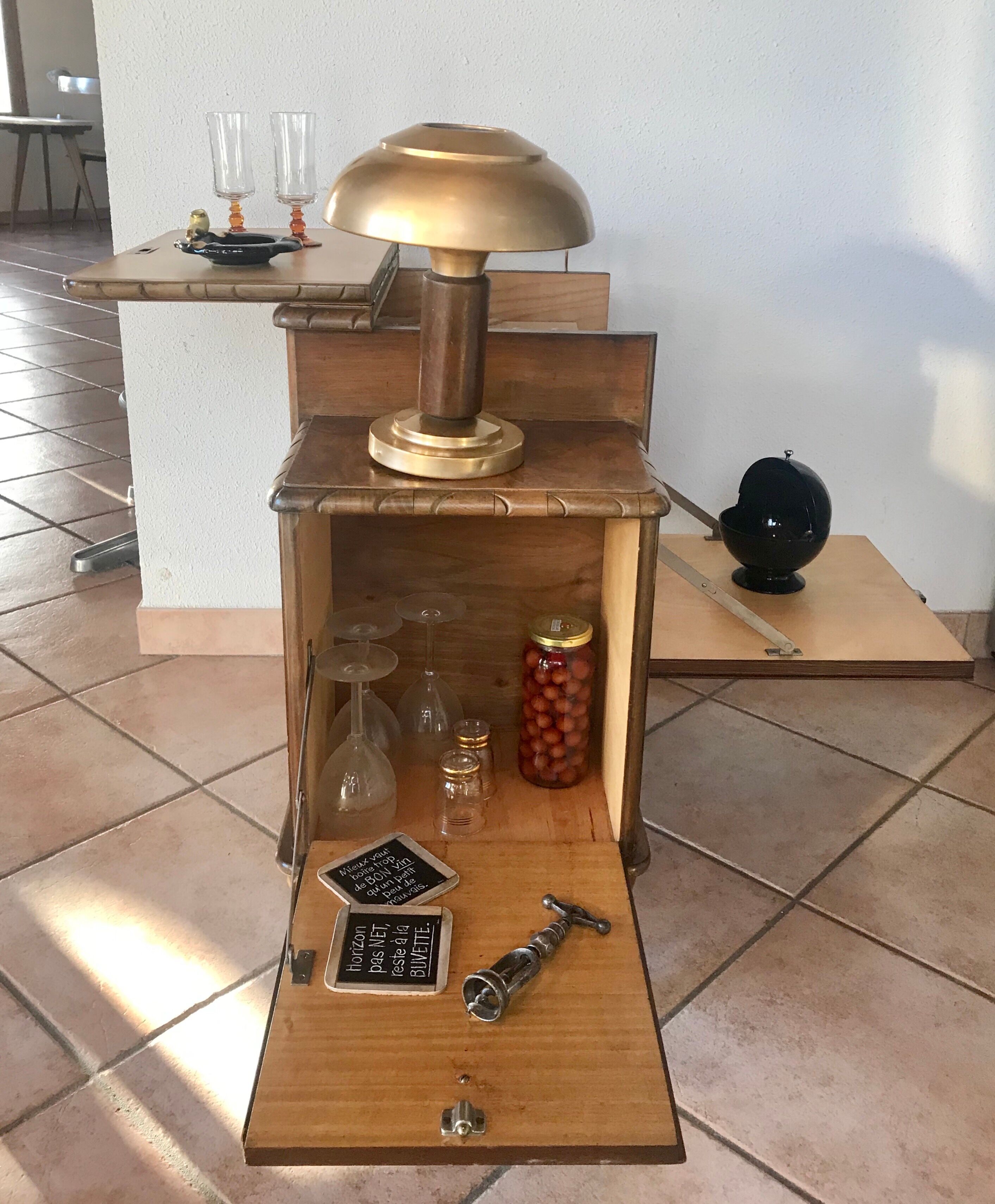 Trolley bar serves Art Deco