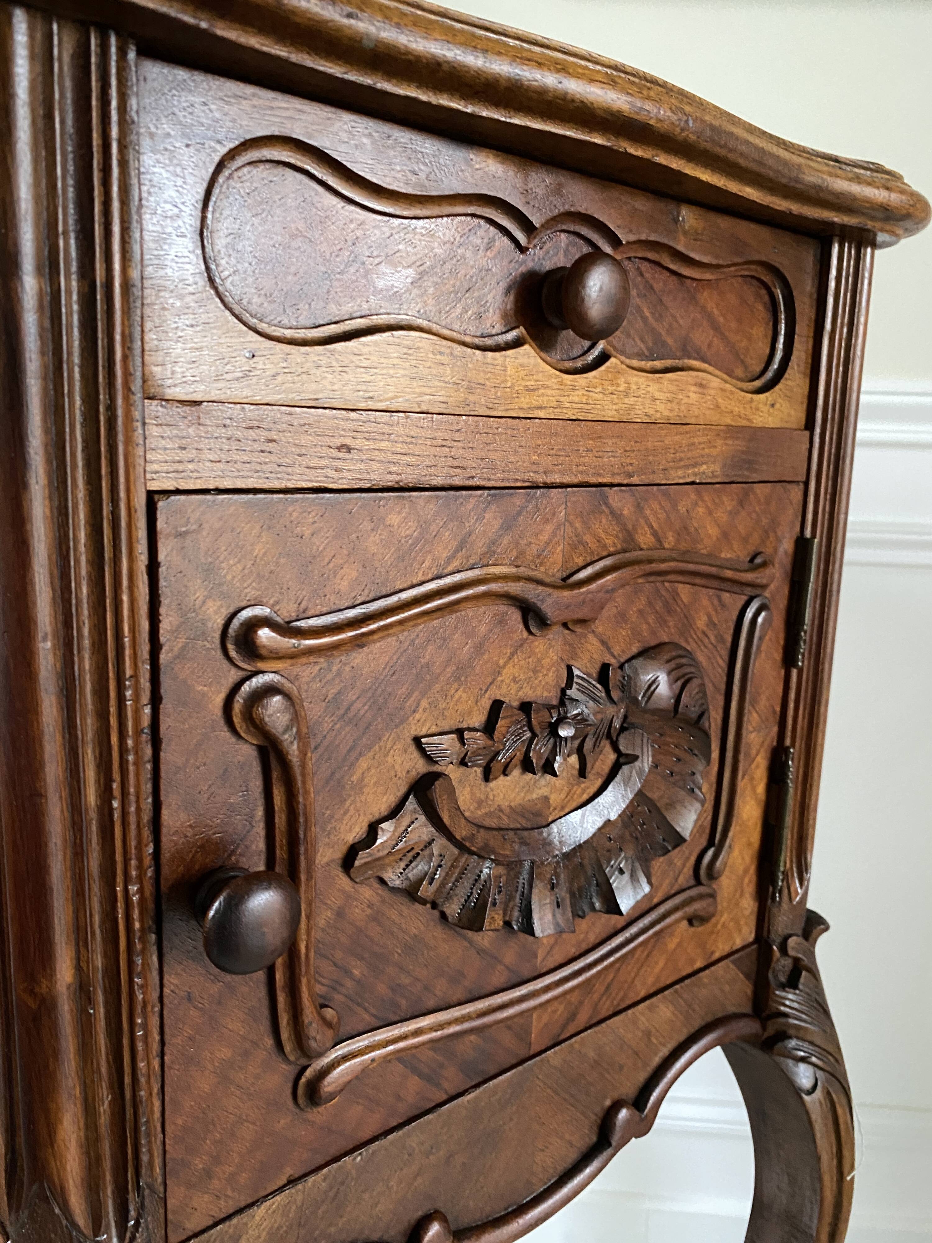 Bedside table / bedside table in veneered wood, molded and carved with foliage Louis XV style
